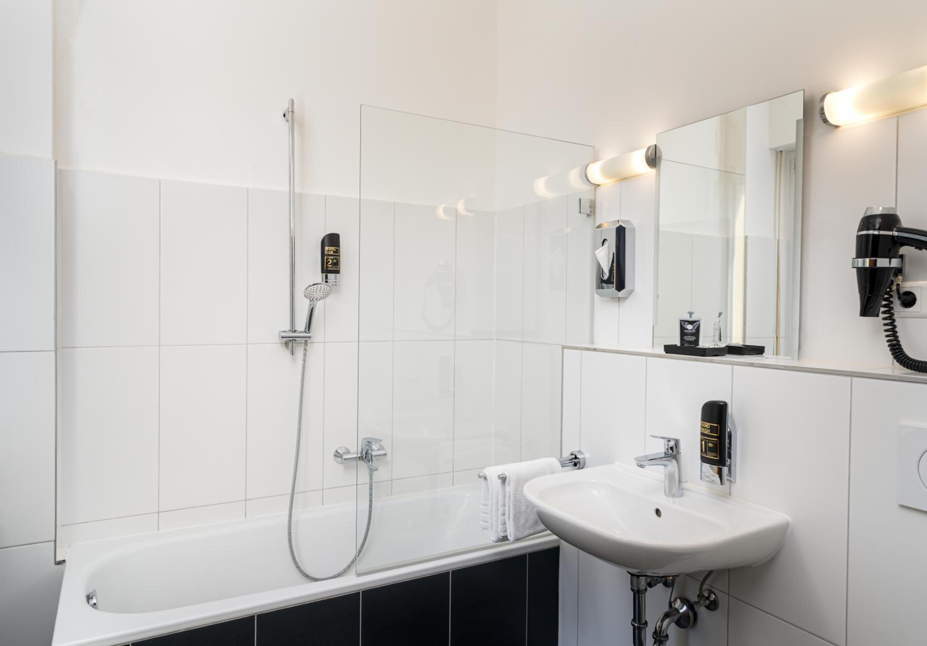 Standard Double Room - Photo 2