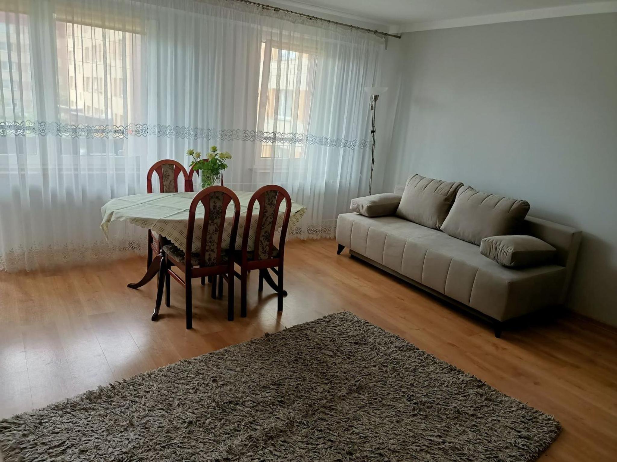One-Bedroom Apartment - Photo 2