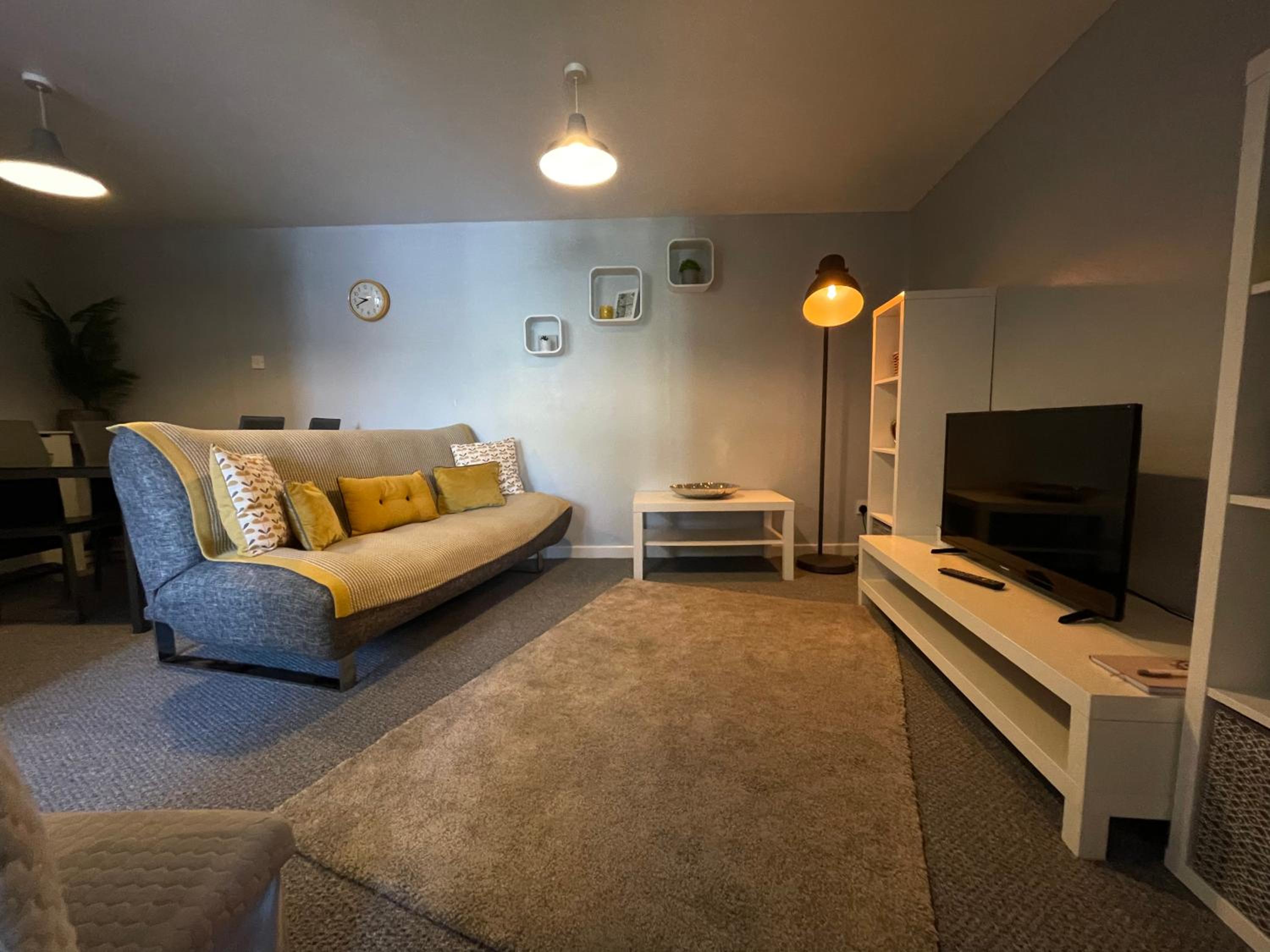 One-Bedroom House - Photo 2