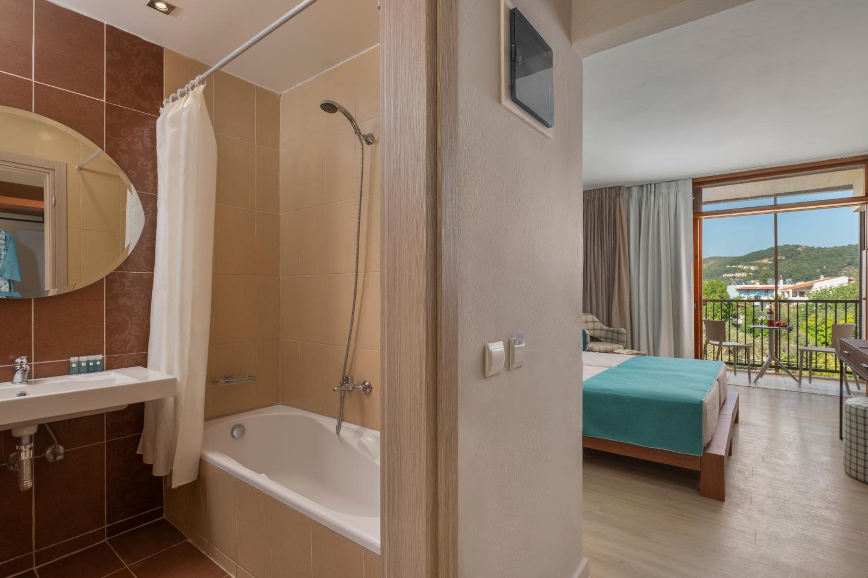 Standard Room Side sea view - Photo 5