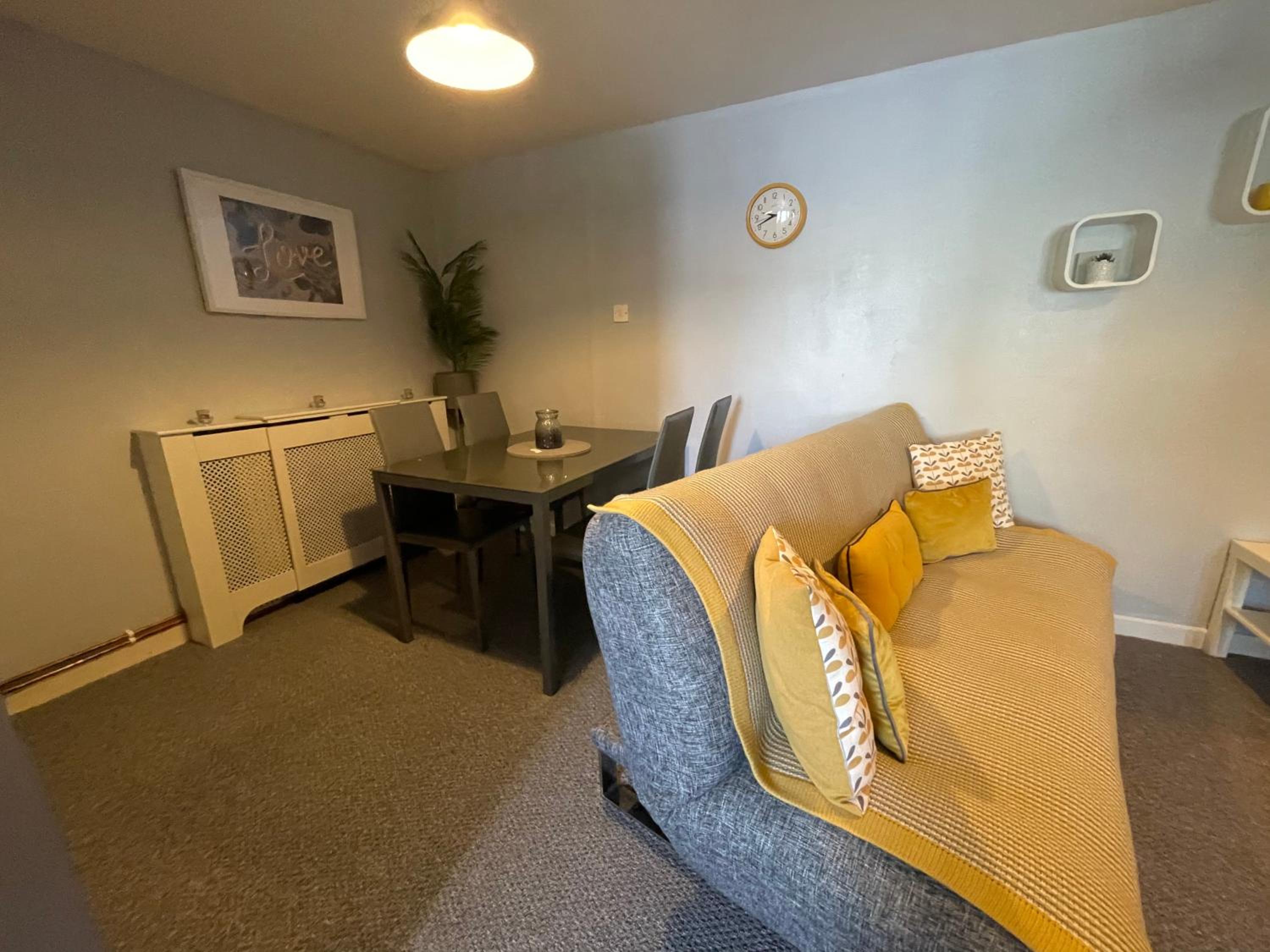 One-Bedroom House - Photo 3