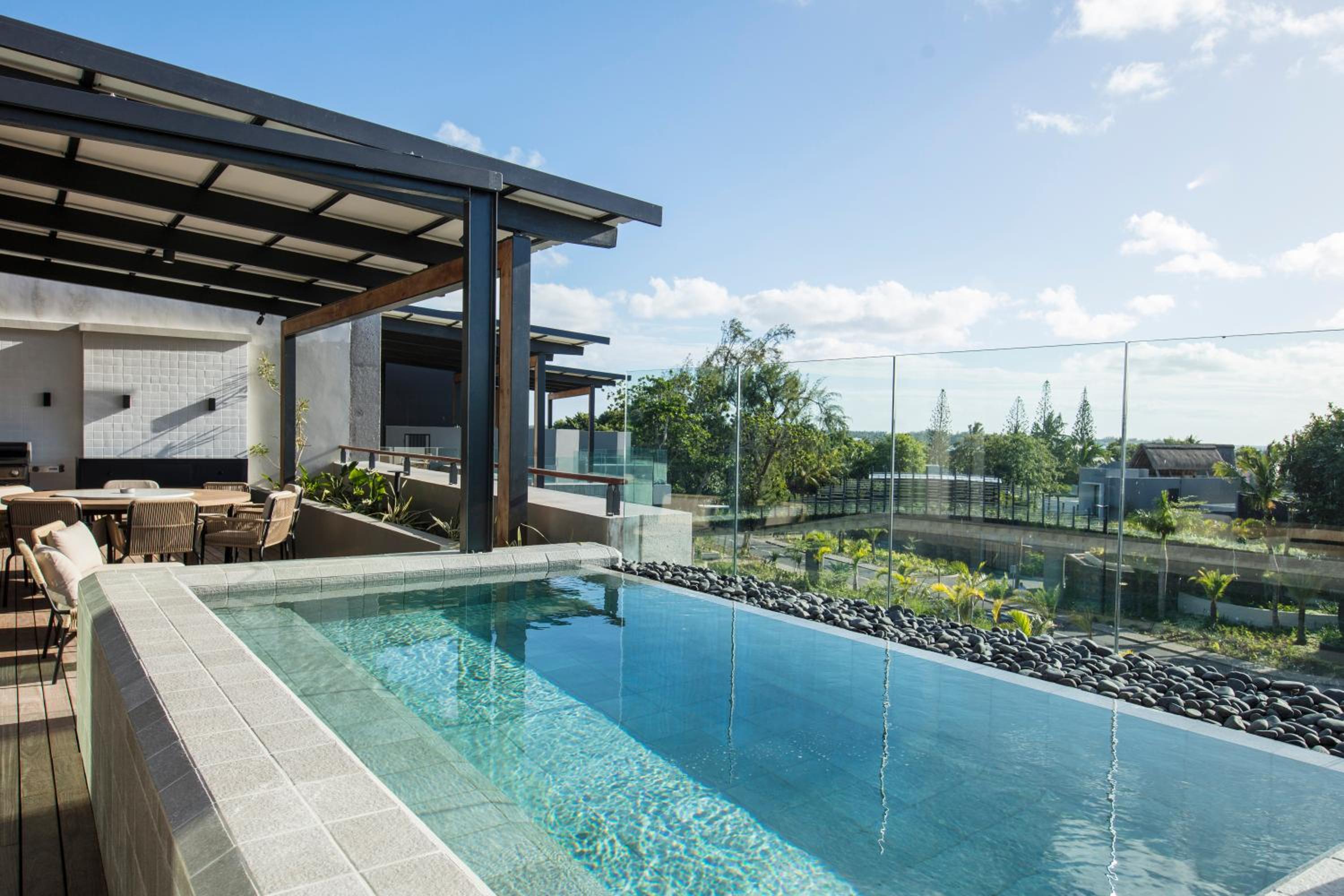 LUX* Pool Penthouse photo 1