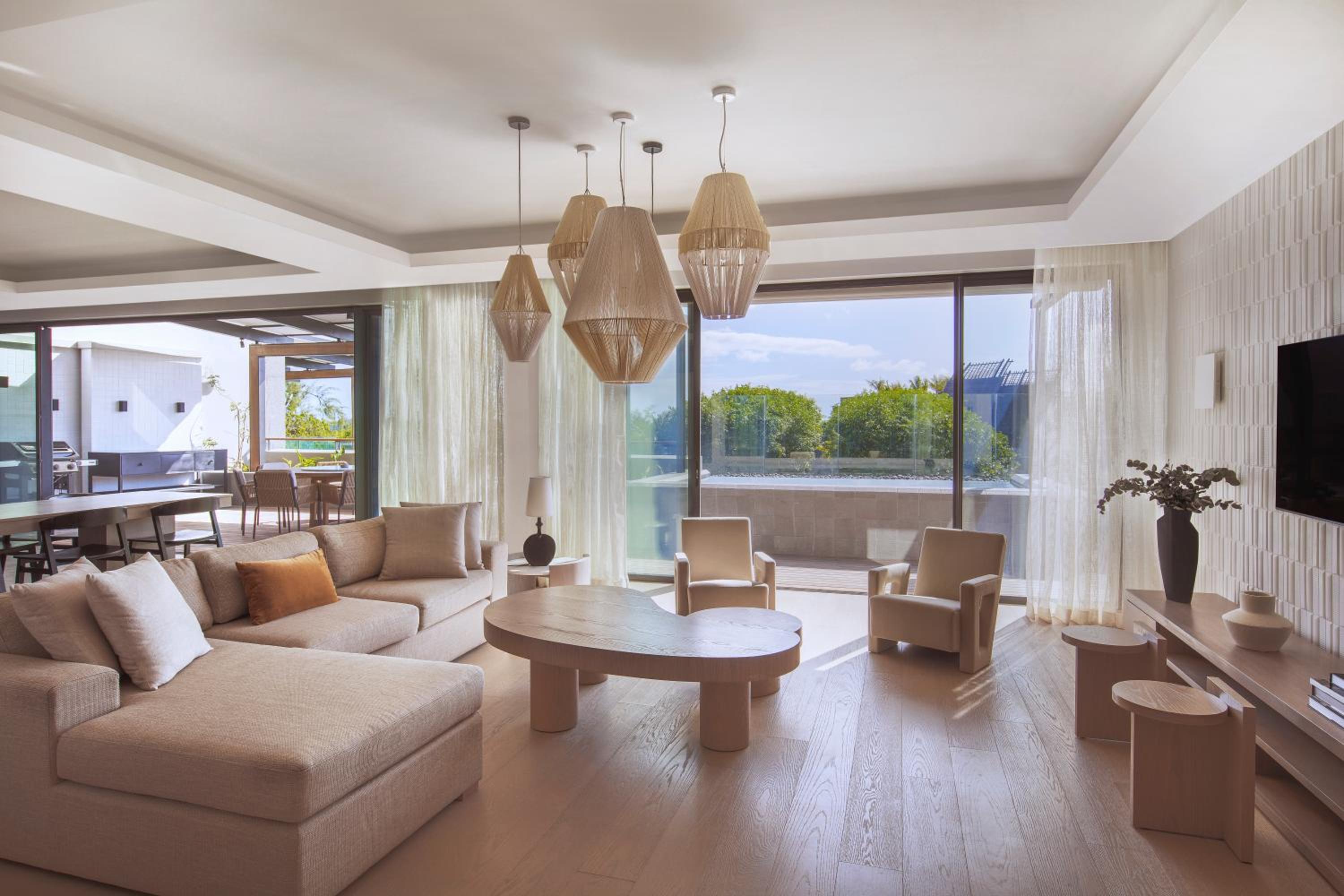 LUX* Pool Penthouse photo 3