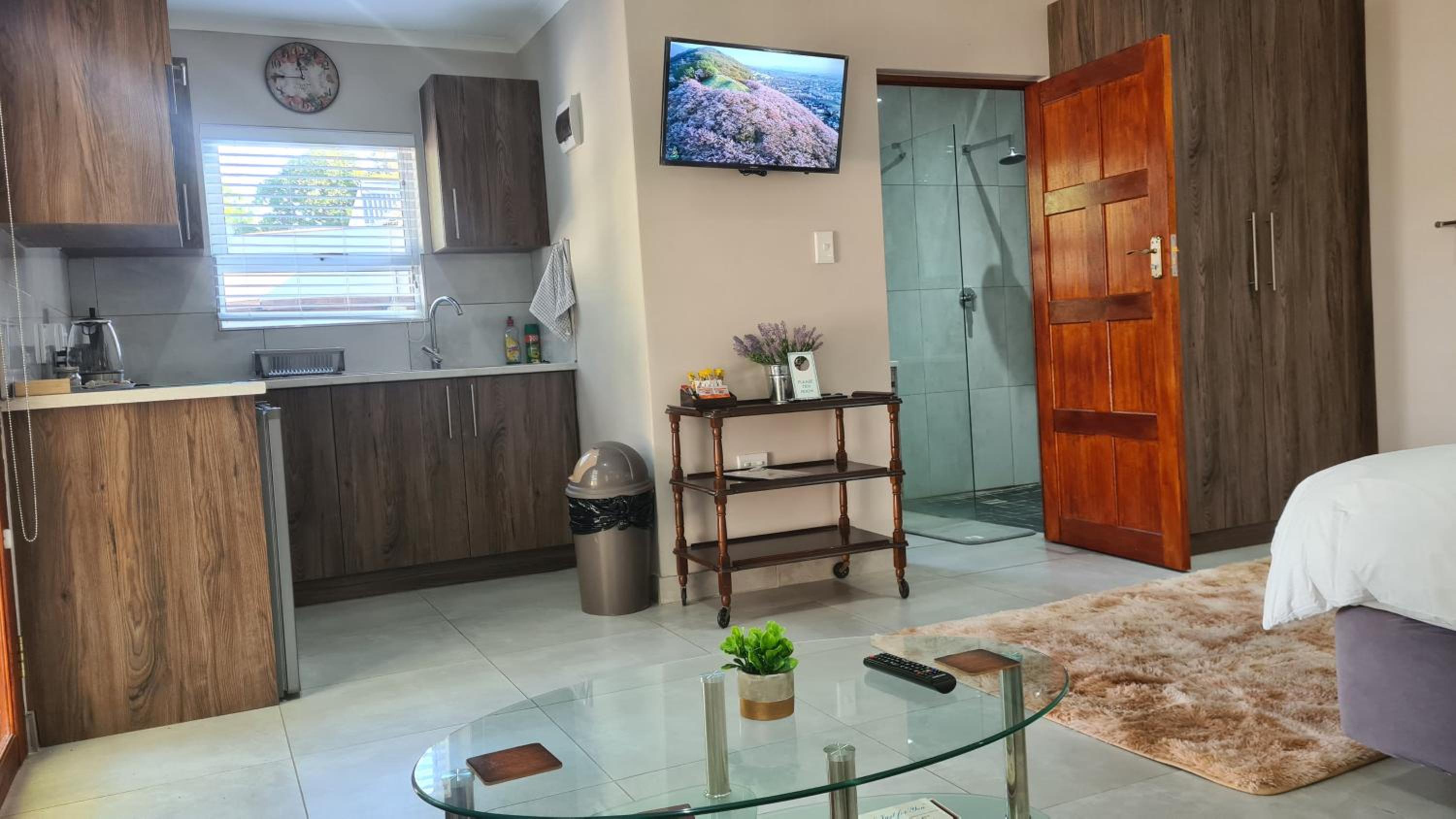 Queen Room with Garden View - Photo 2
