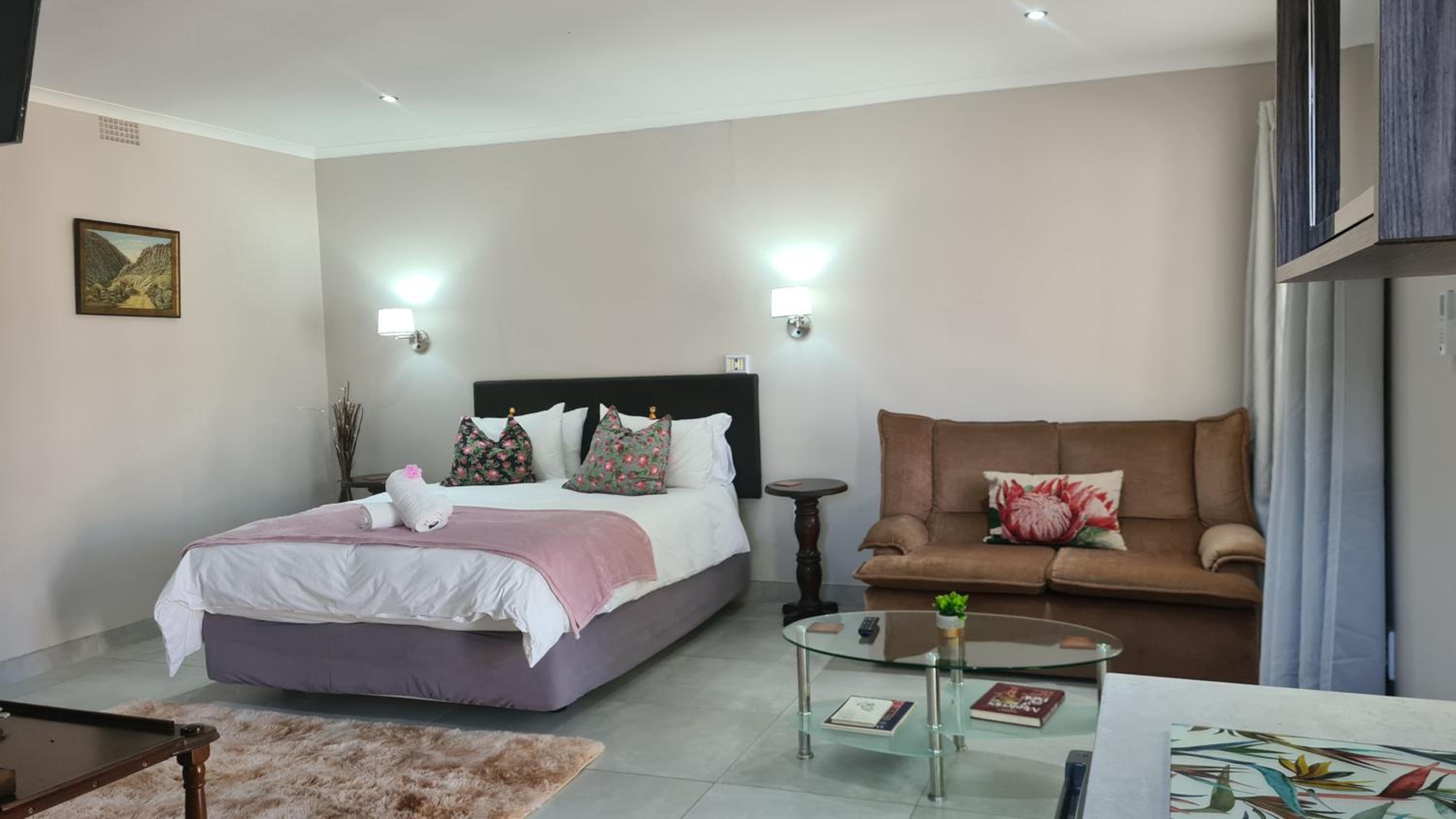 Queen Room with Garden View - Photo 4