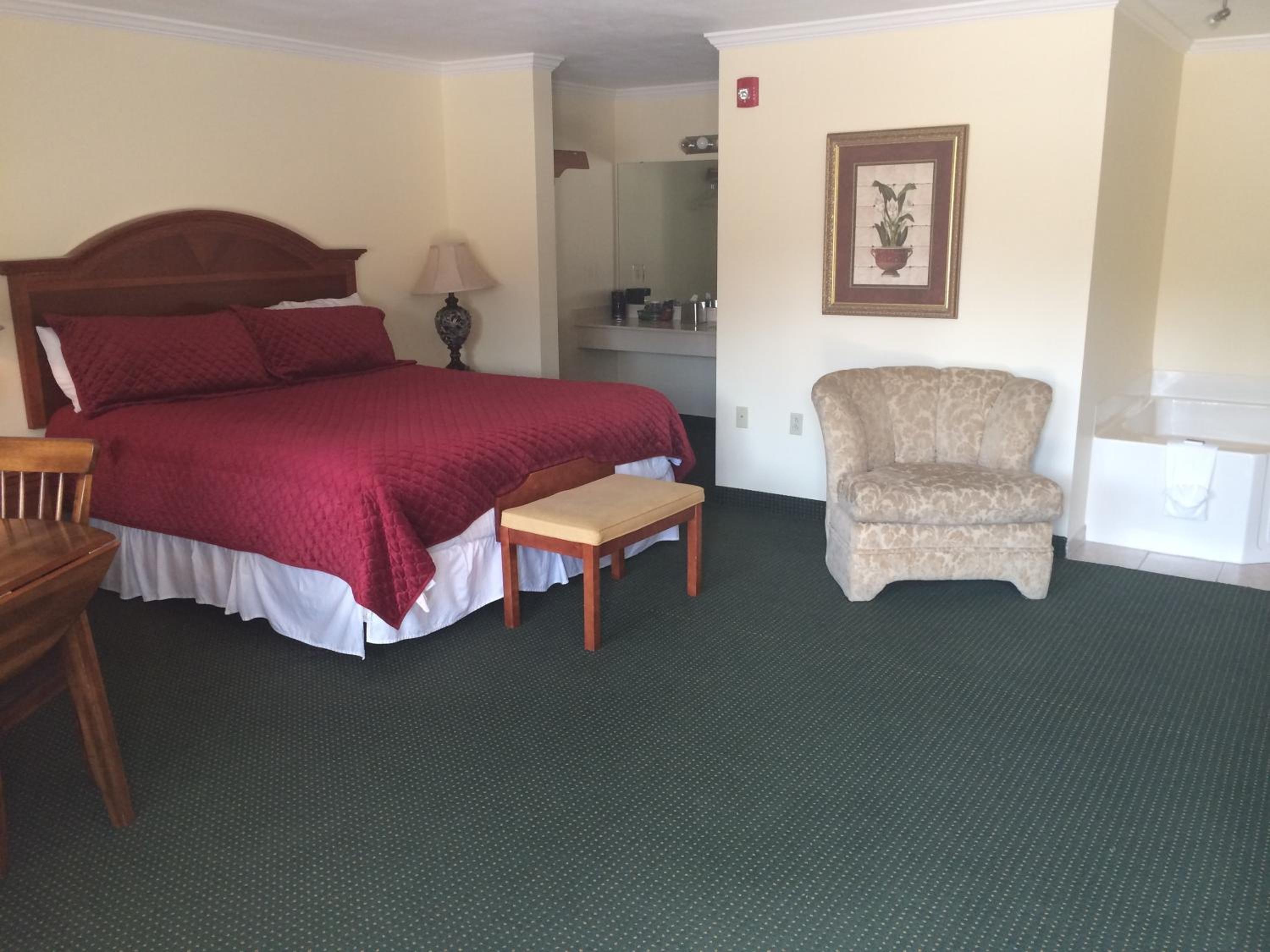 Deluxe Suite with Spa Bath photo 3