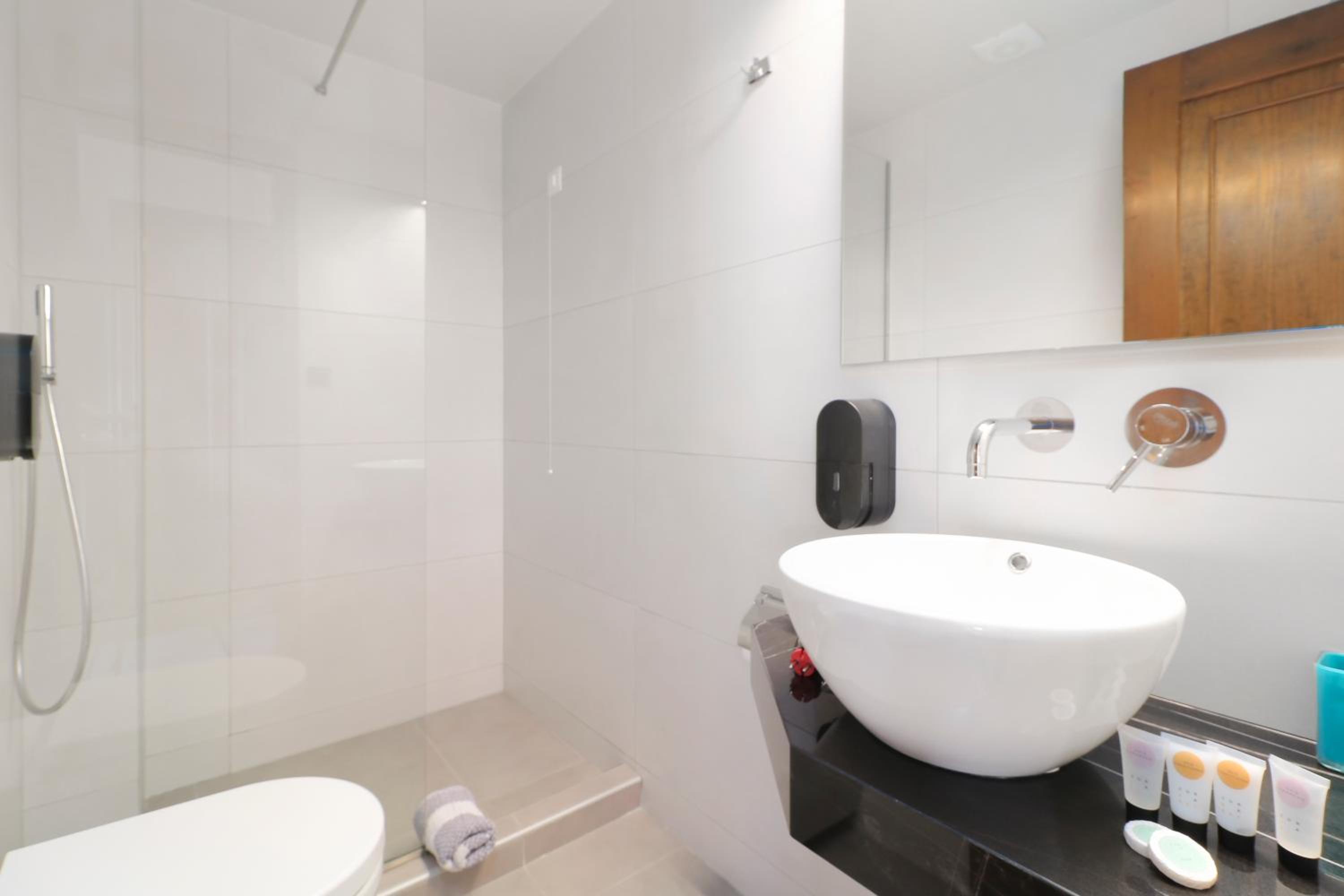 Double or Twin Room thumbnail 5