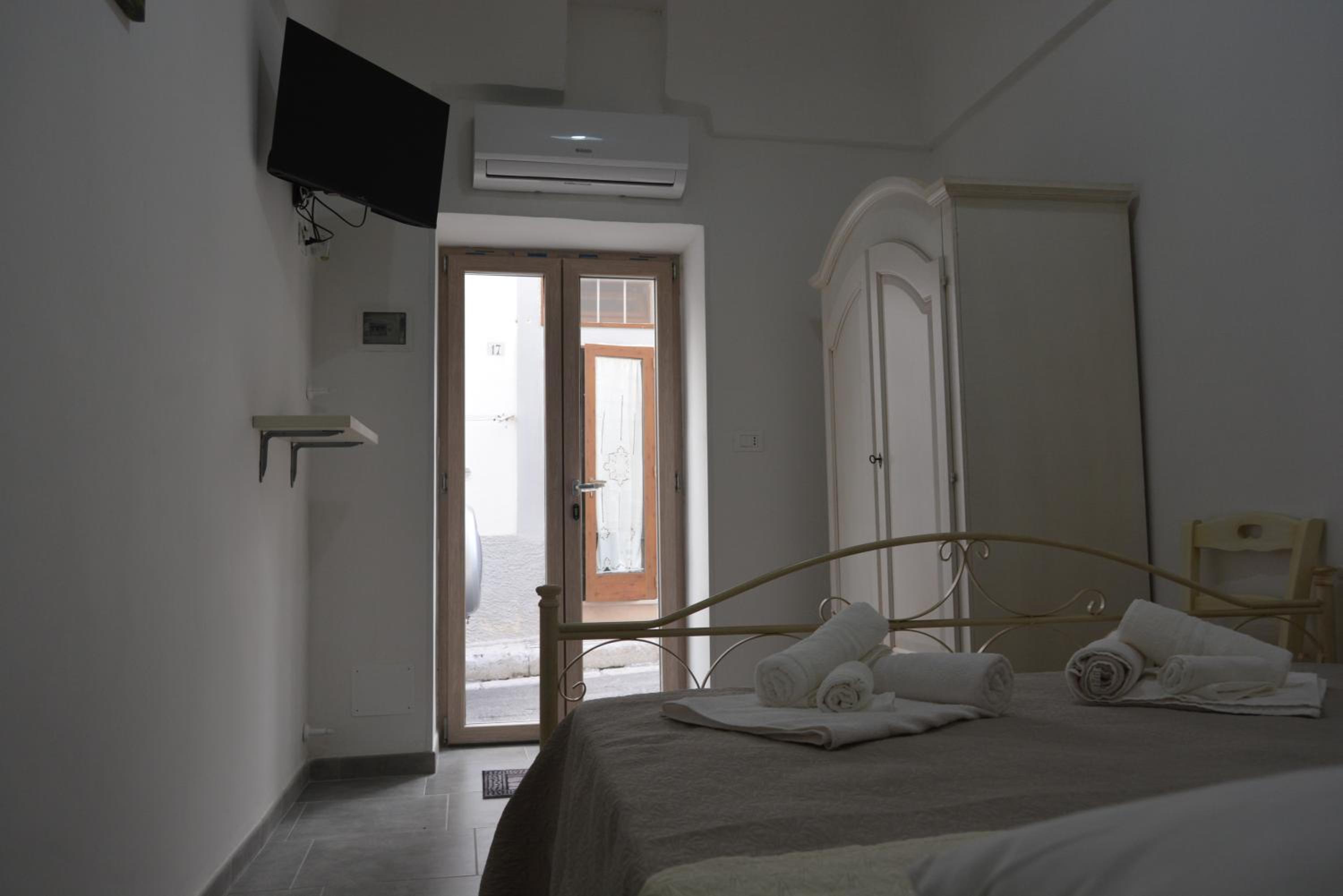 One-Bedroom House photo 1