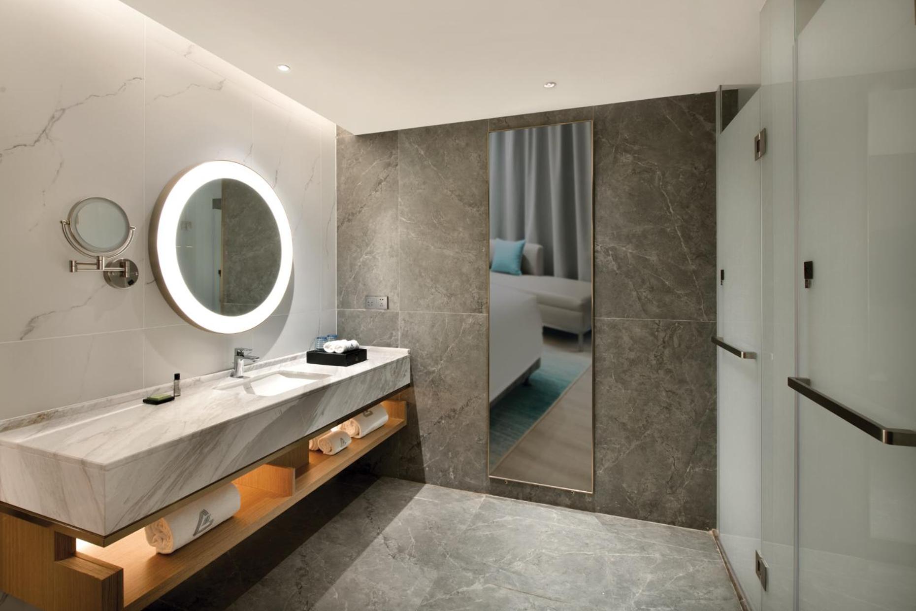 Superior Suite King Room - Photo 3