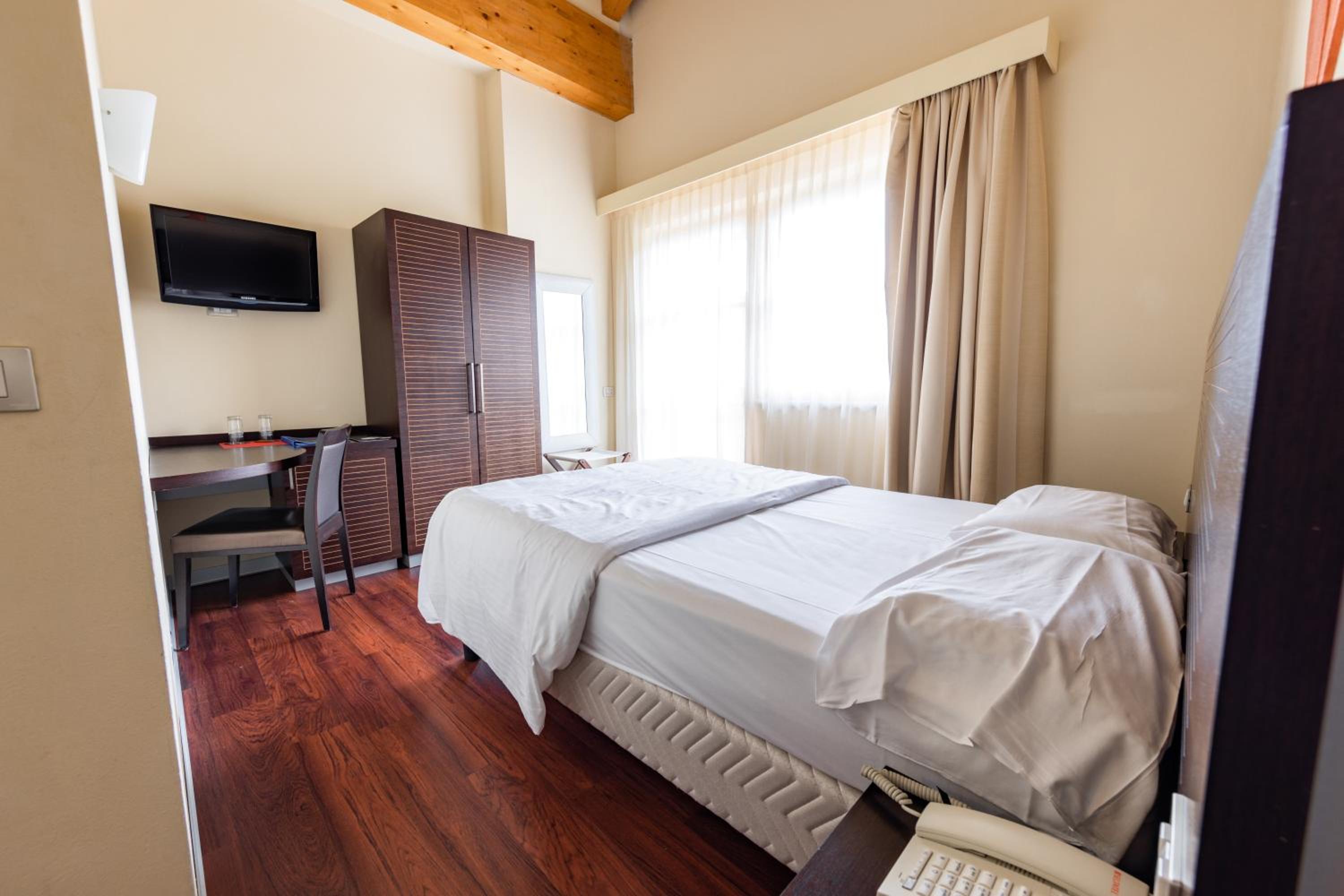 Two Connecting Double Rooms - Photo 3