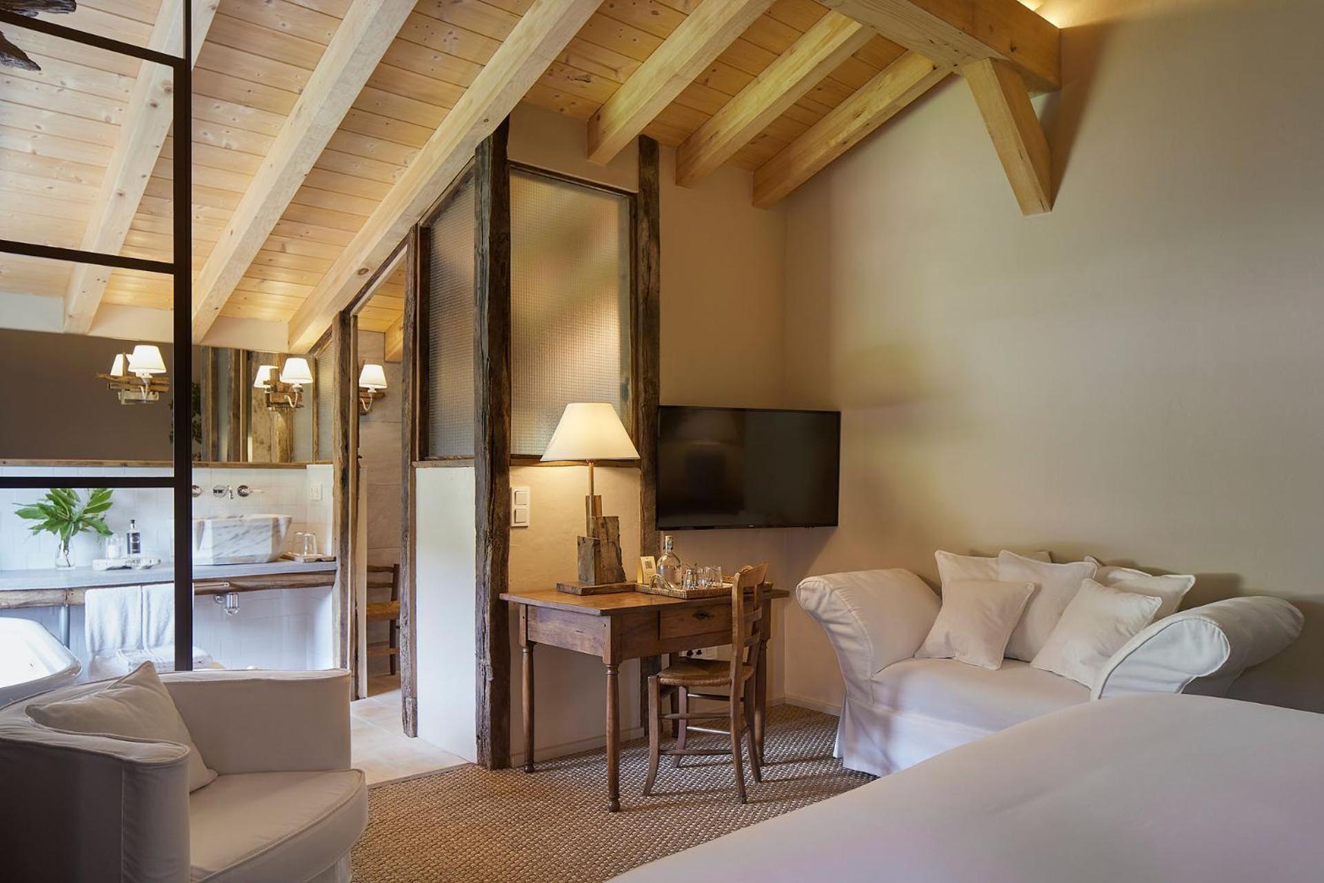 Deluxe Junior Suite - Photo 3