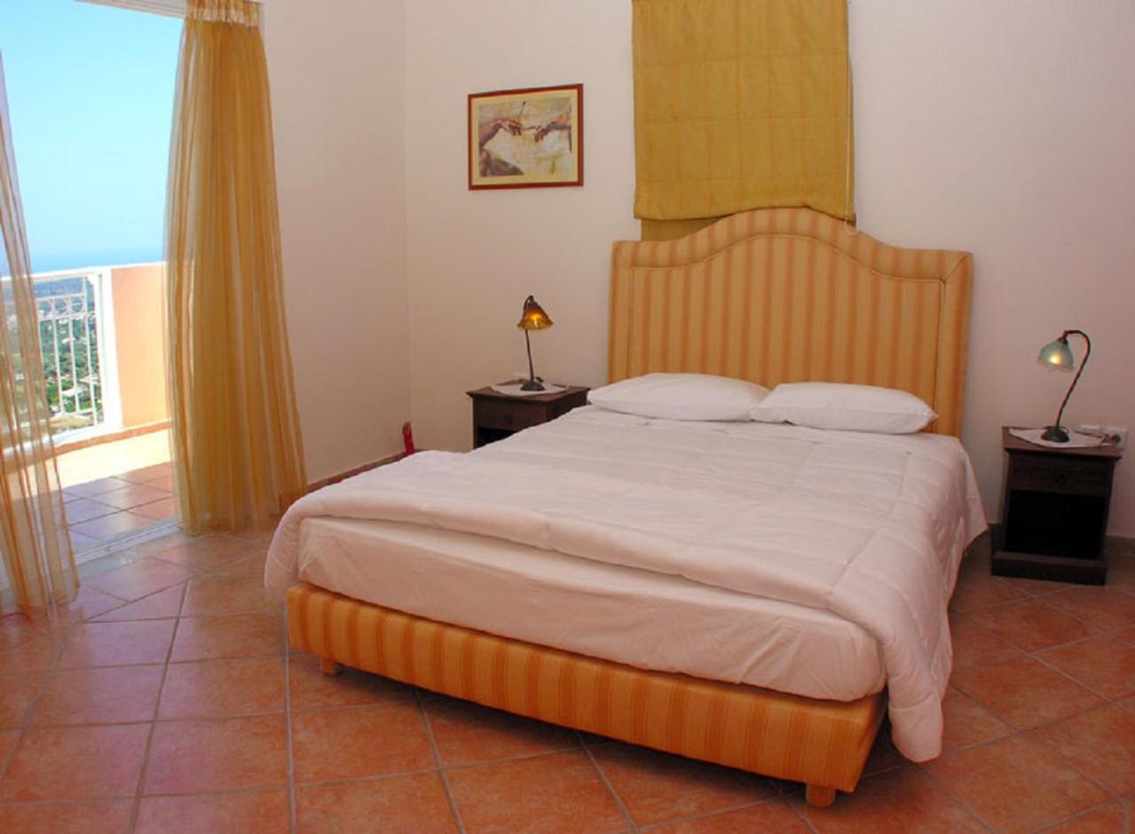 Four-Bedroom Villa with Private Pool - Villa Astro (7-8 adults) photo 3