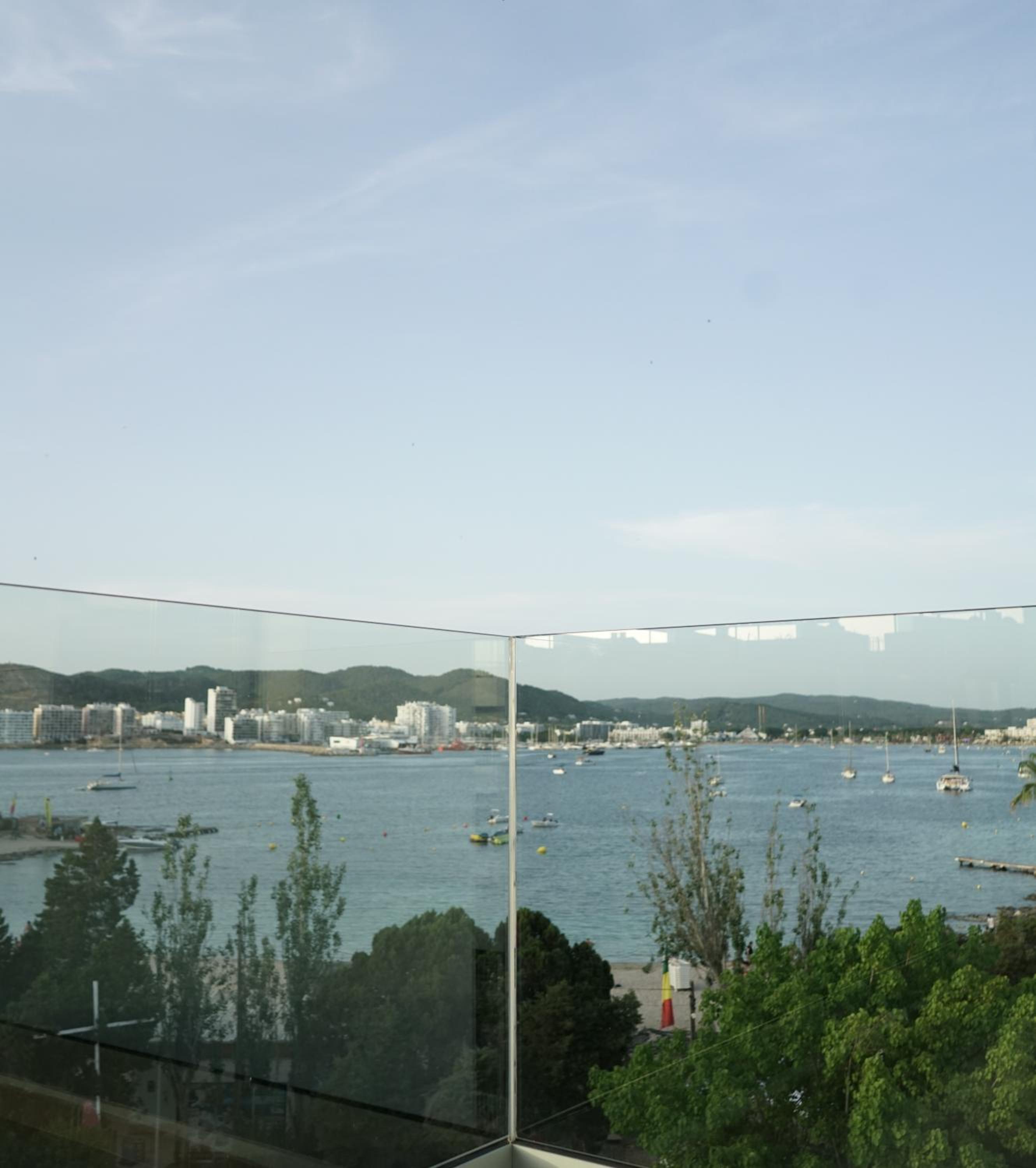 One-Bedroom Apartment with Sea View photo 3
