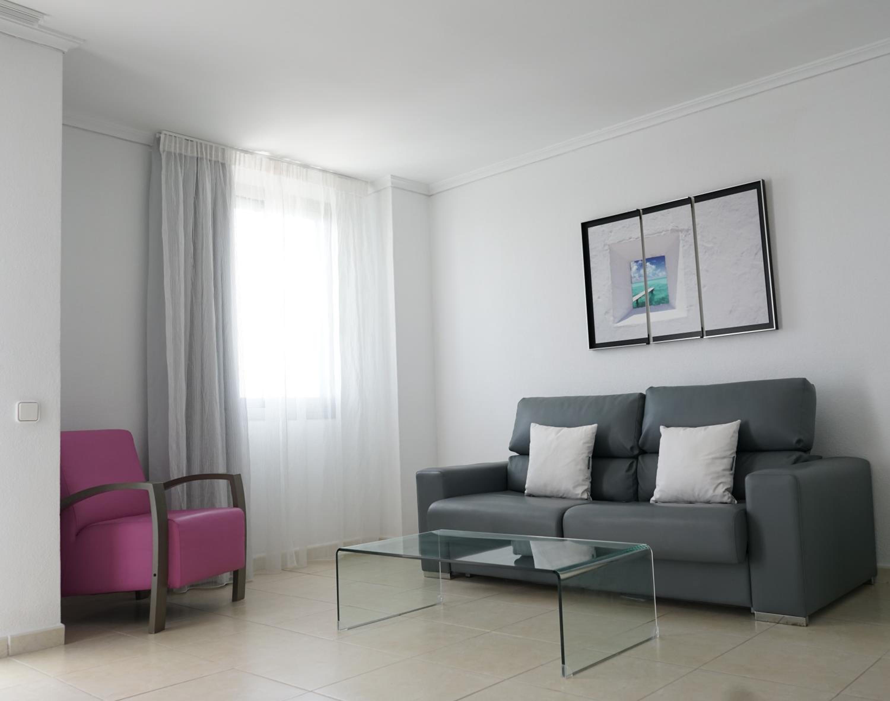 One-Bedroom Apartment with Sea View photo 2