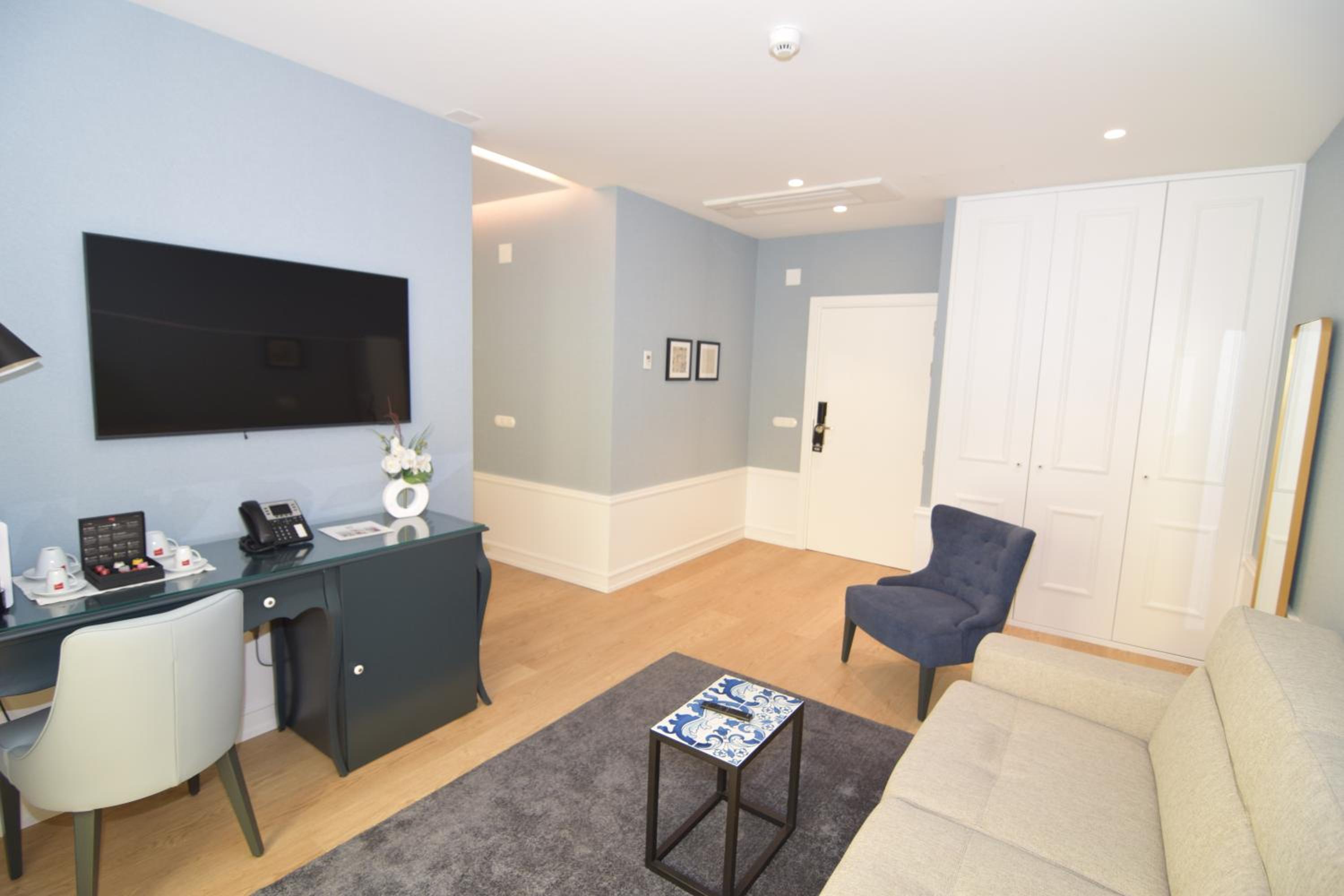 Deluxe Family Room - Photo 4