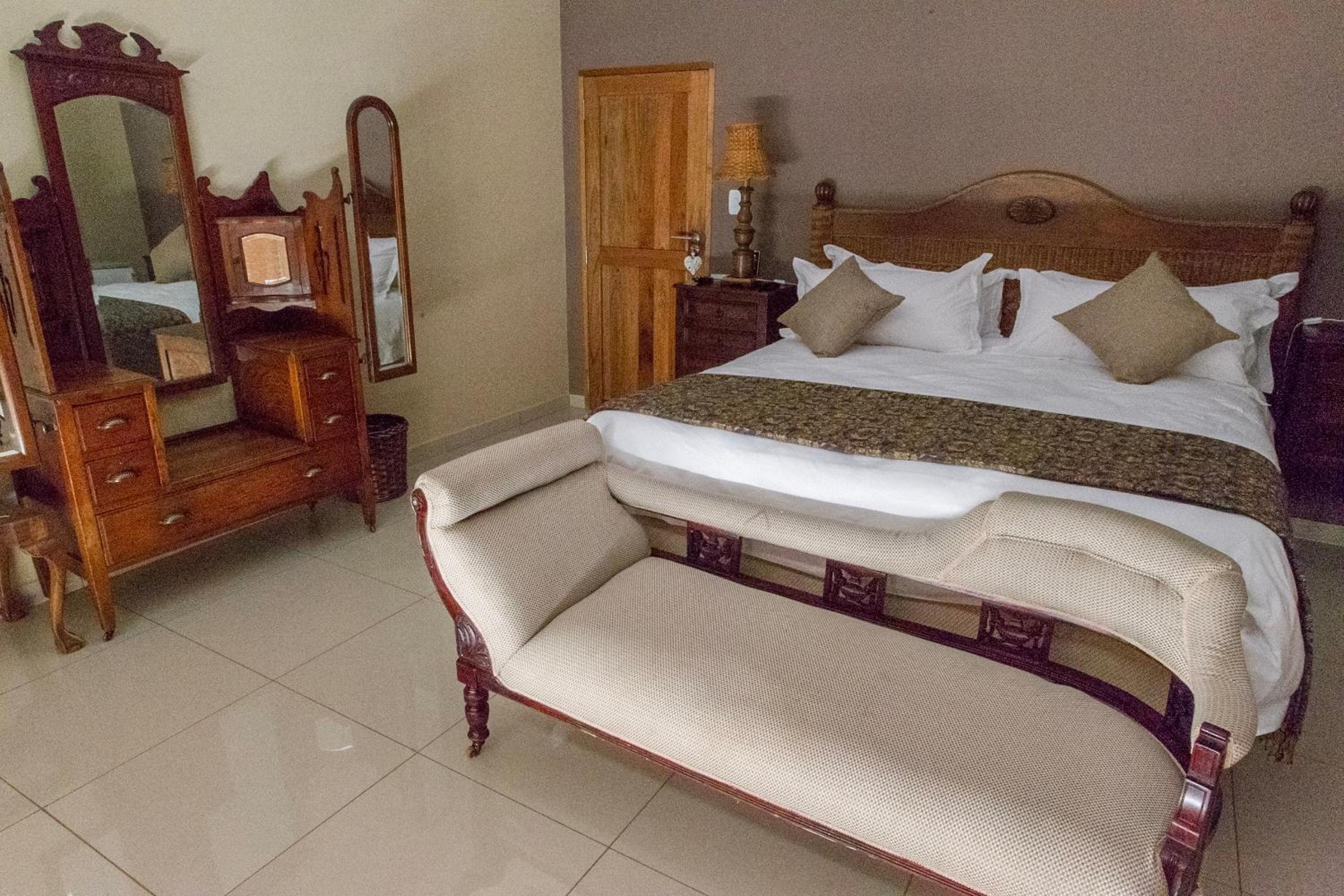 Luxury Suite - Photo 4
