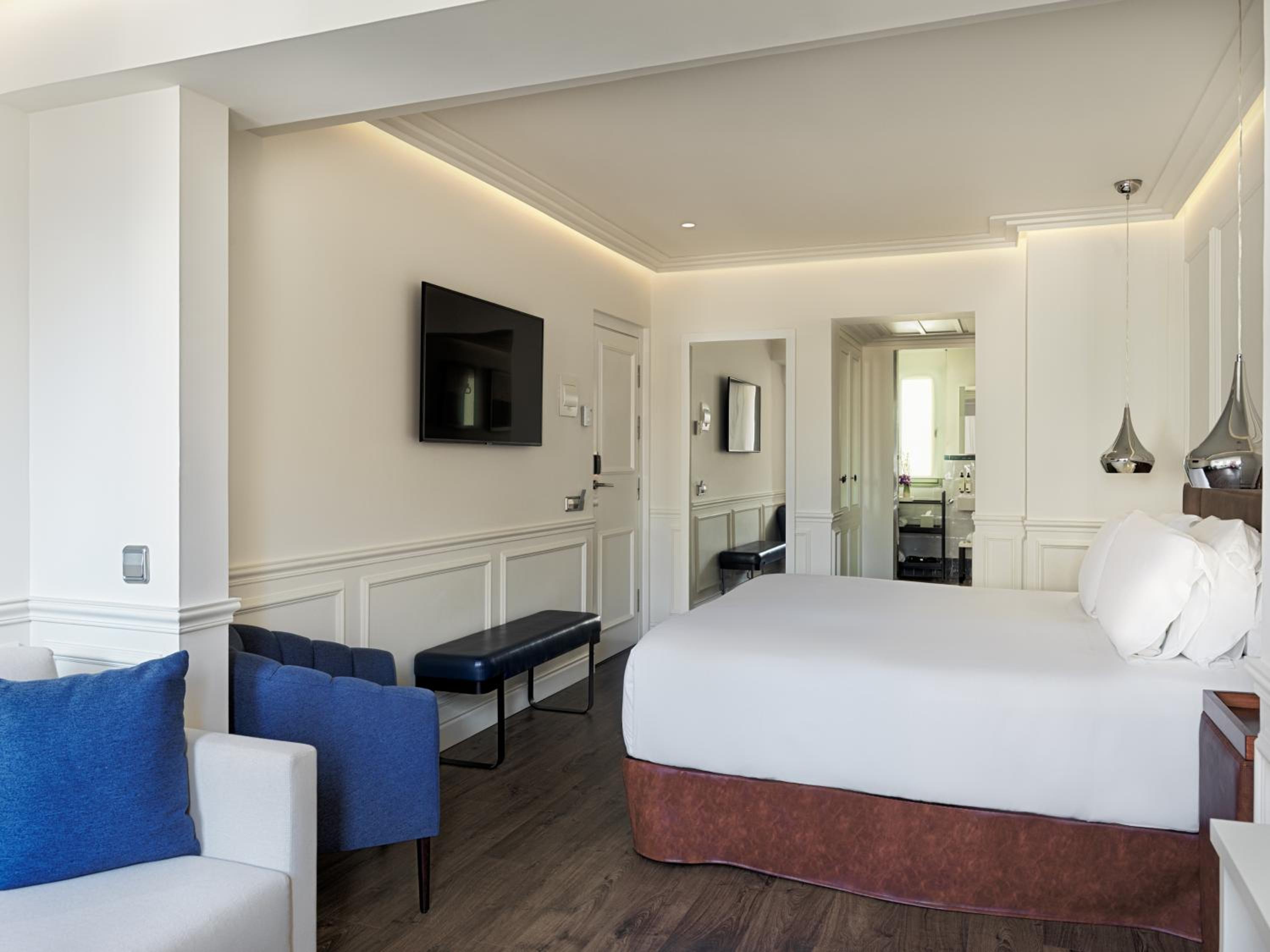 Family Junior Suite (2 Adults + 2 Children) thumbnail 5