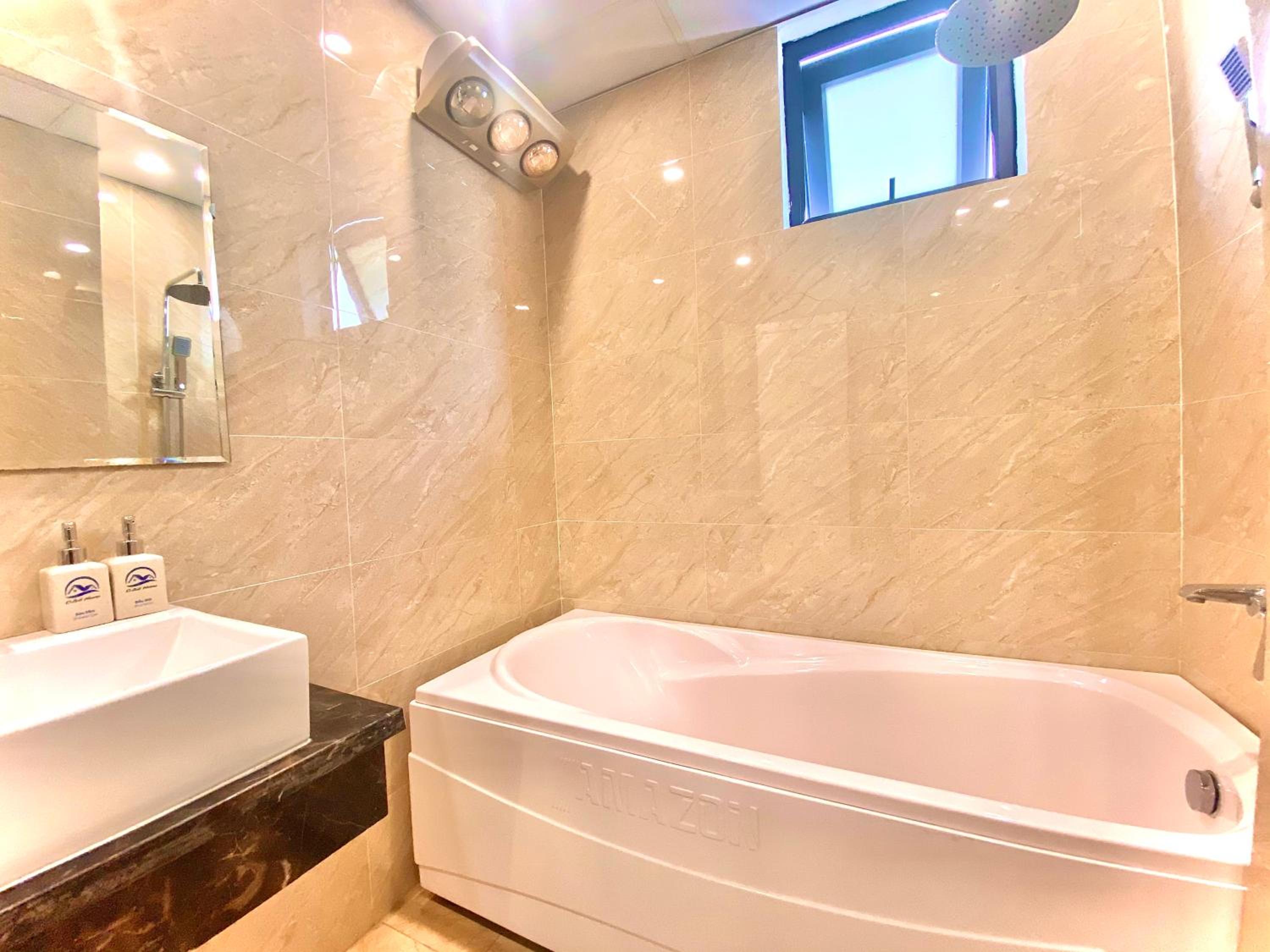 Deluxe Quadruple Room - Photo 10