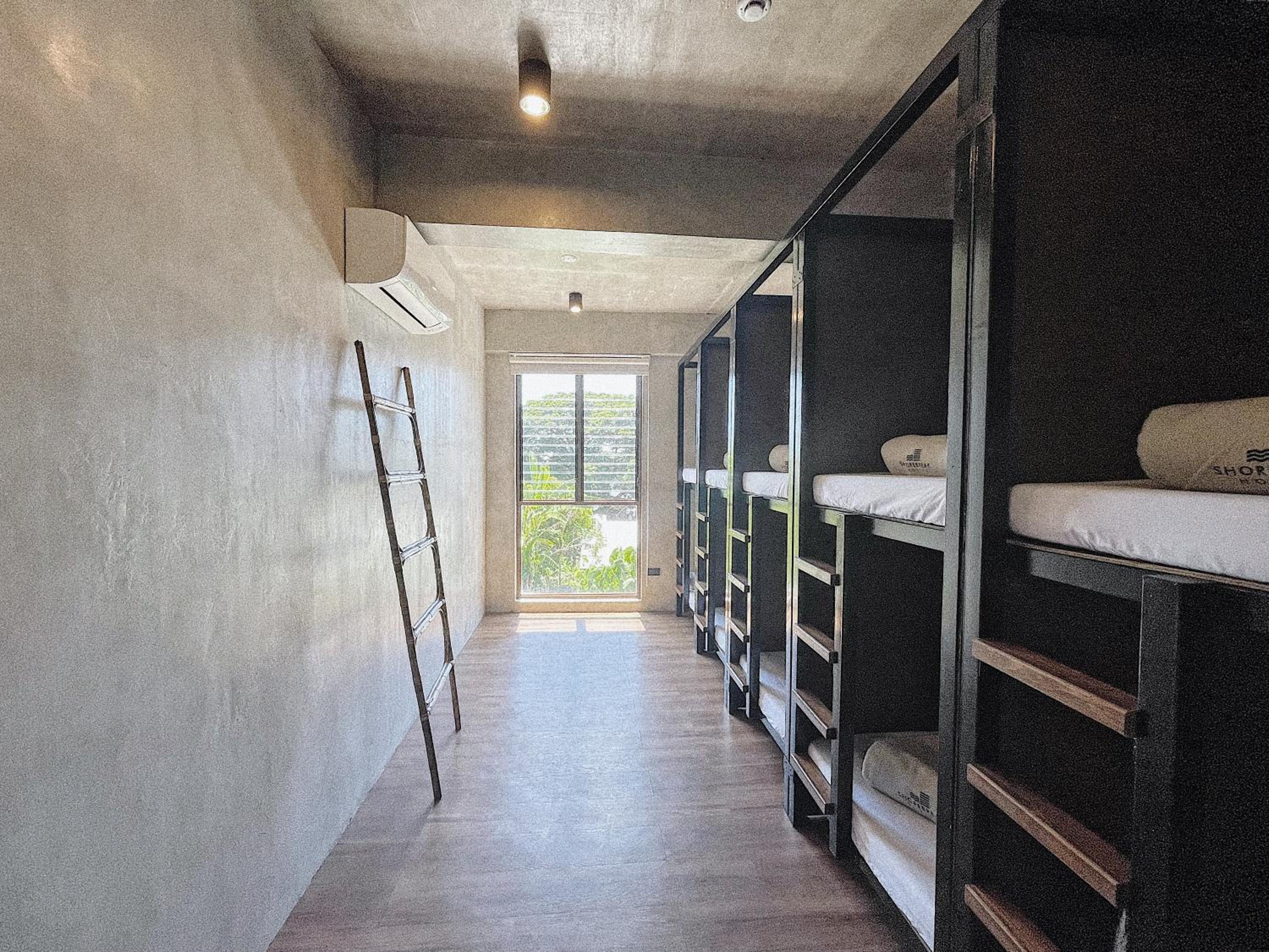10-Bed Mixed Dormitory Room photo 2