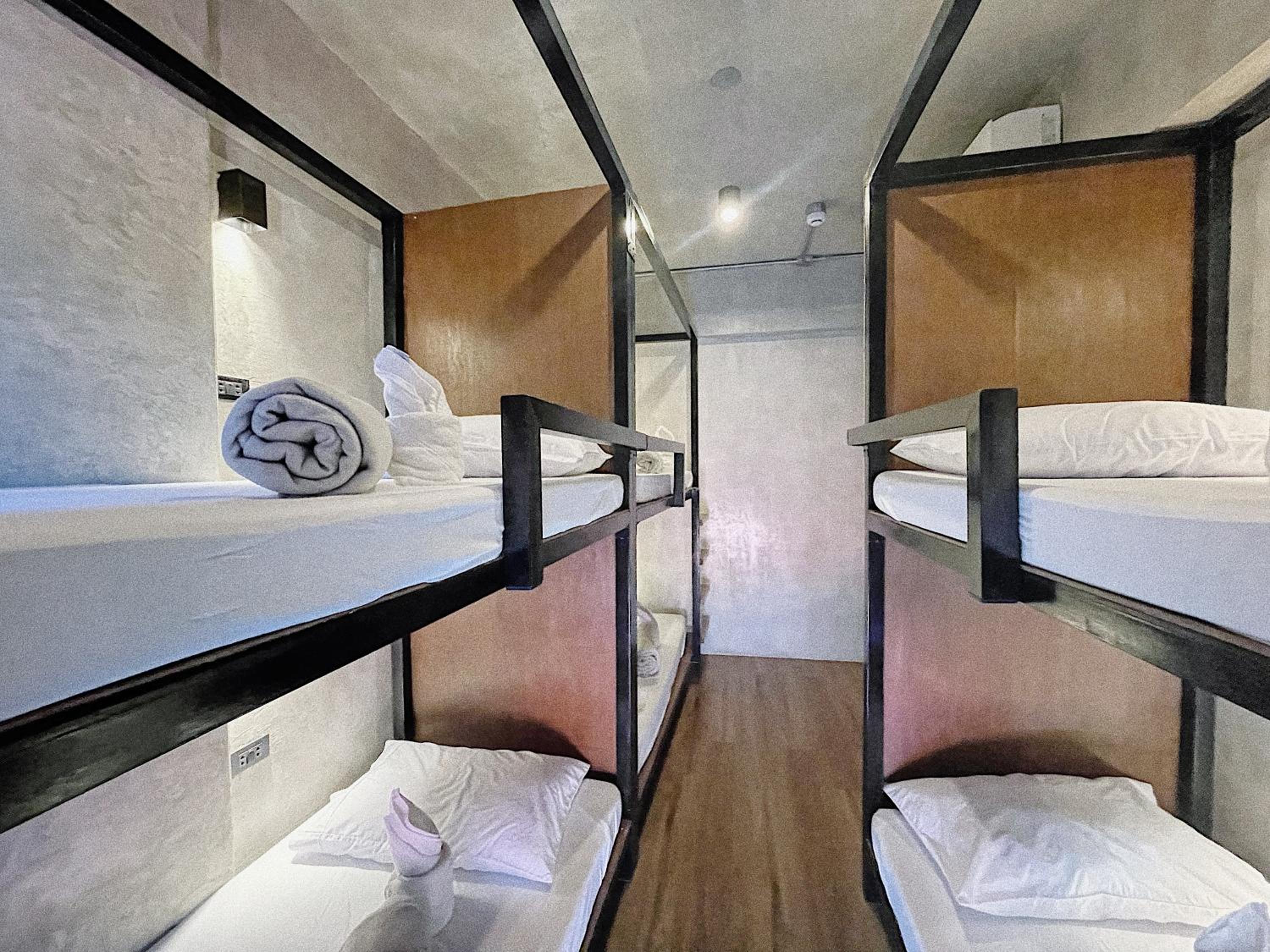 6-Bed Mixed Dormitory Room photo 1