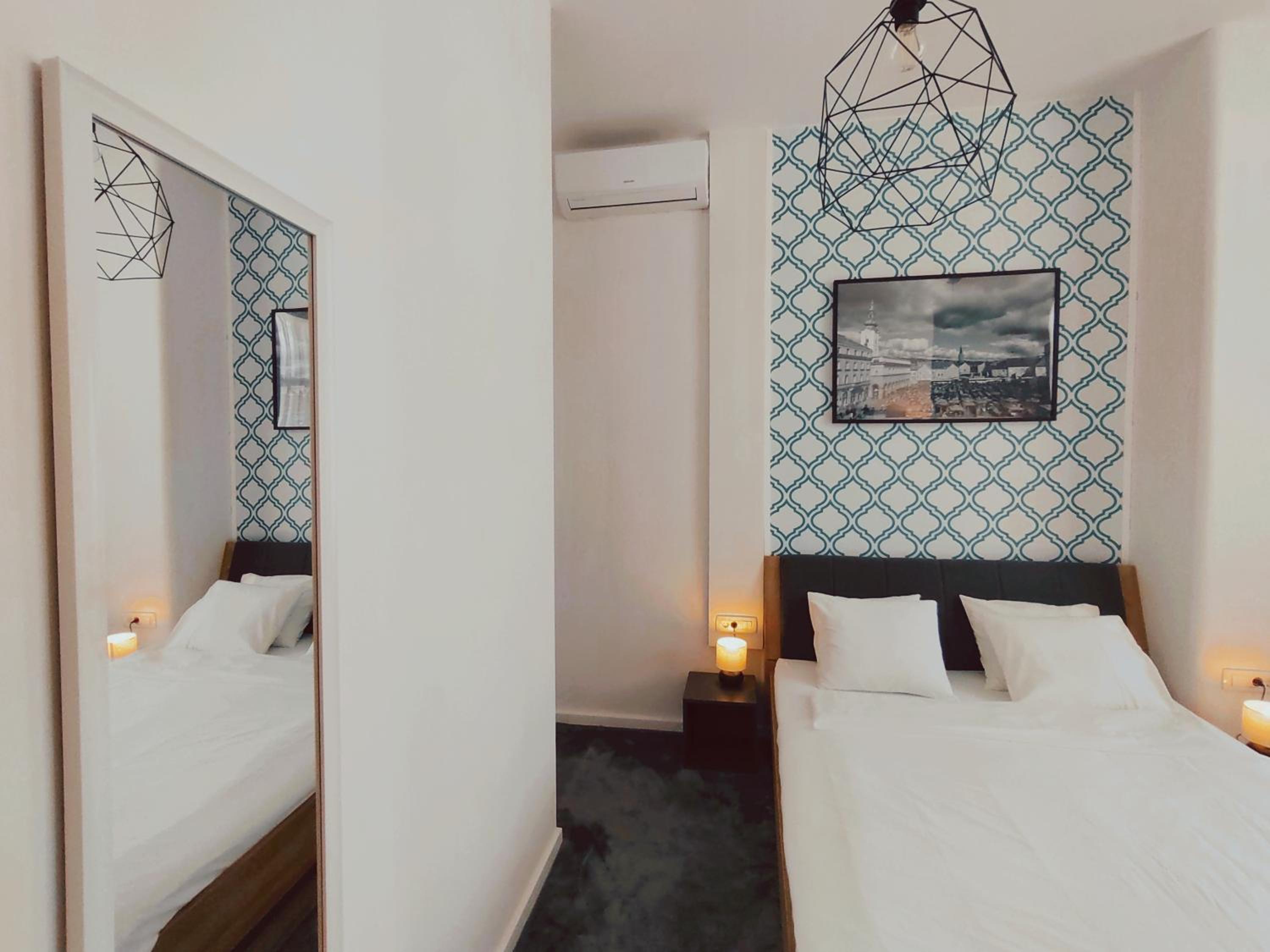 Double Room with Private Bathroom - Photo 24