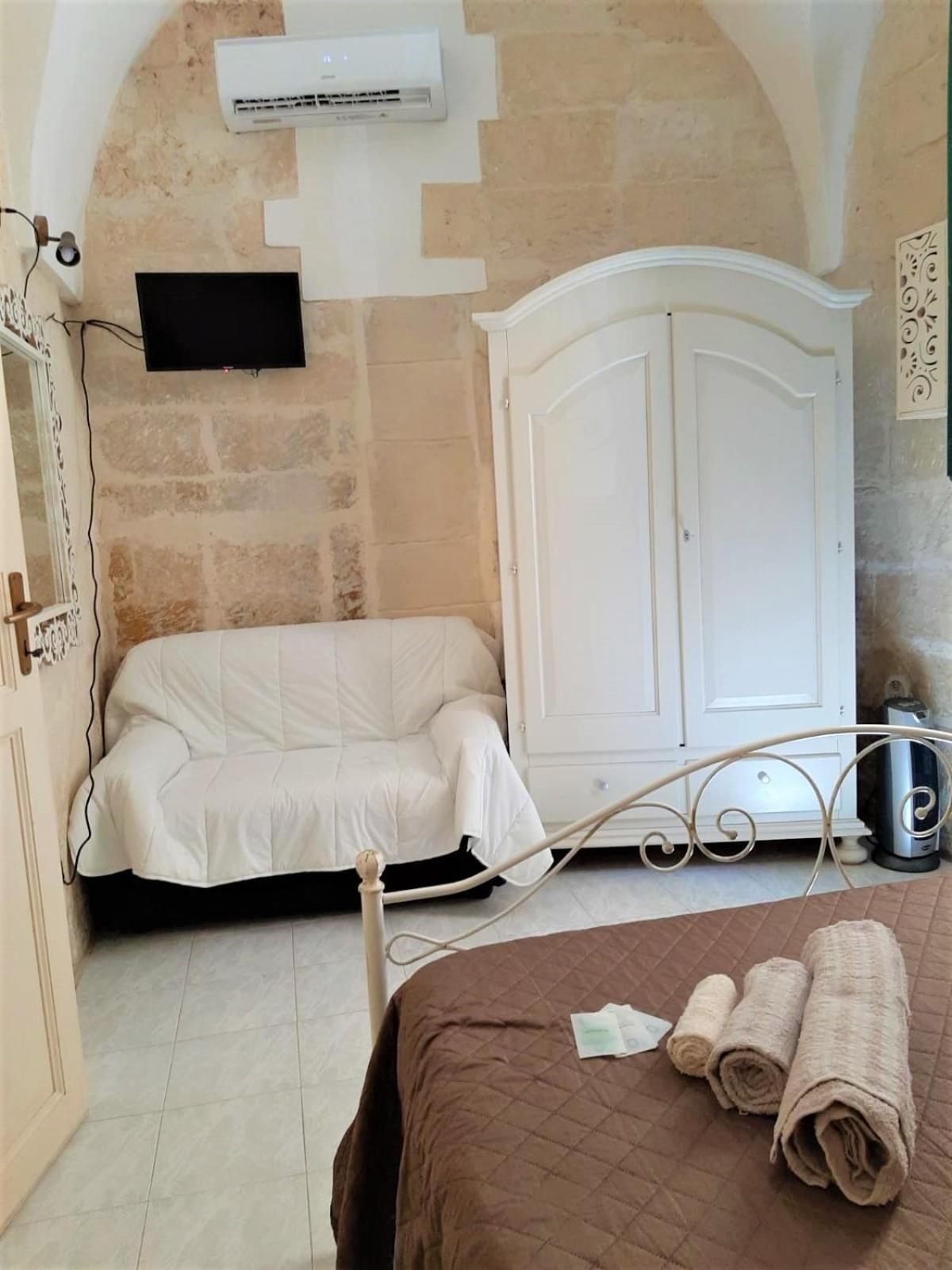 One-Bedroom Apartment - Photo 34