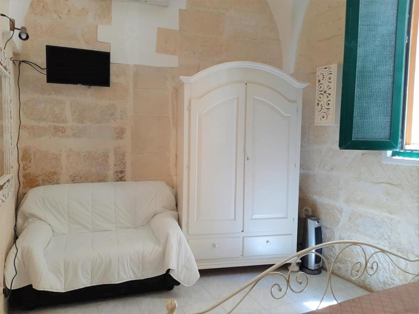 One-Bedroom Apartment - Photo 33