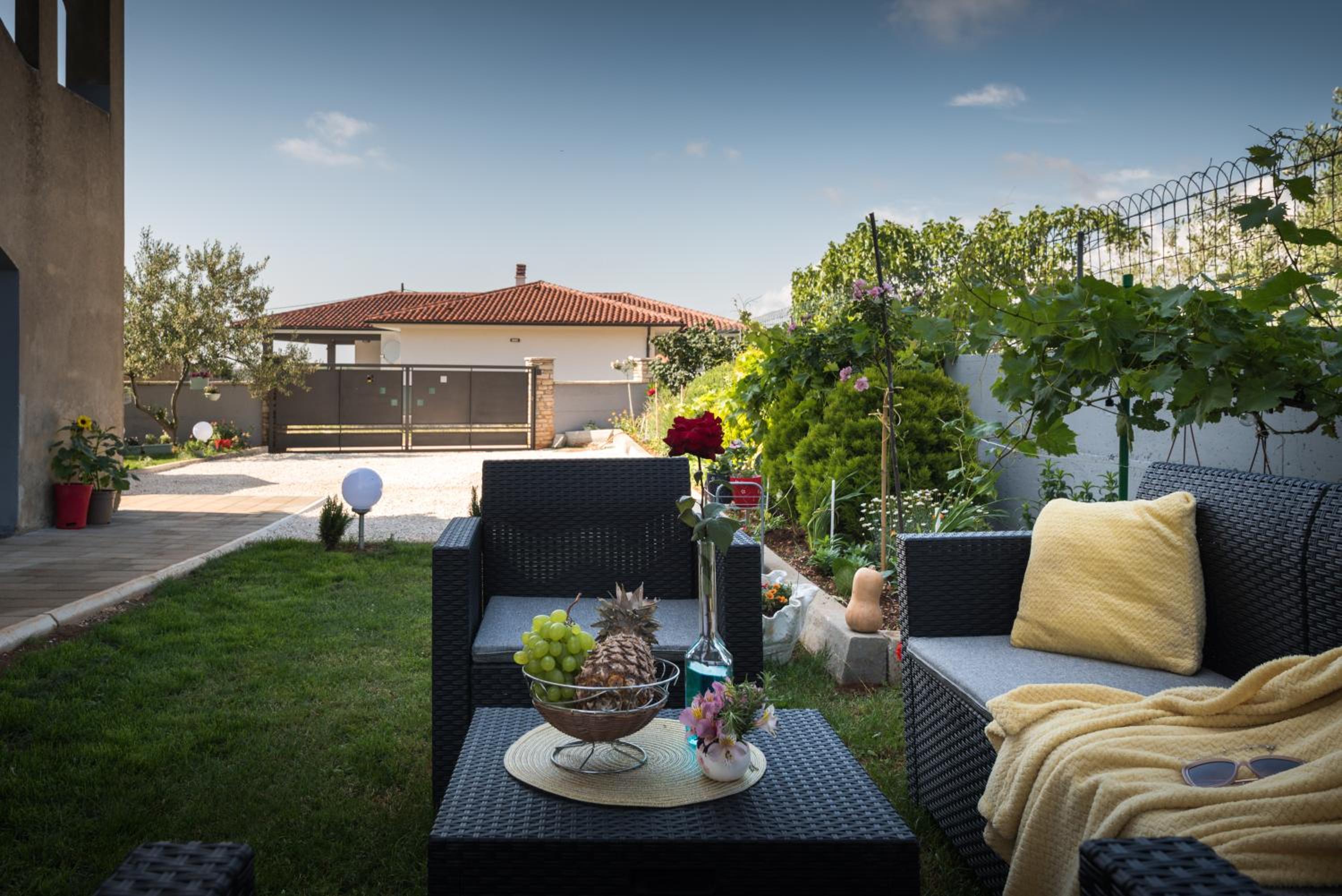 Apartment with Balcony - Photo 25