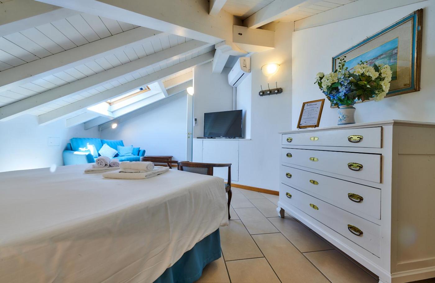 Large Double Room photo 2