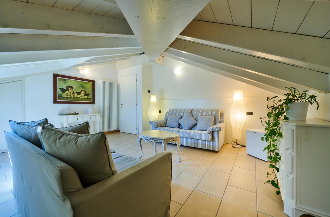 Large Double Room photo 3