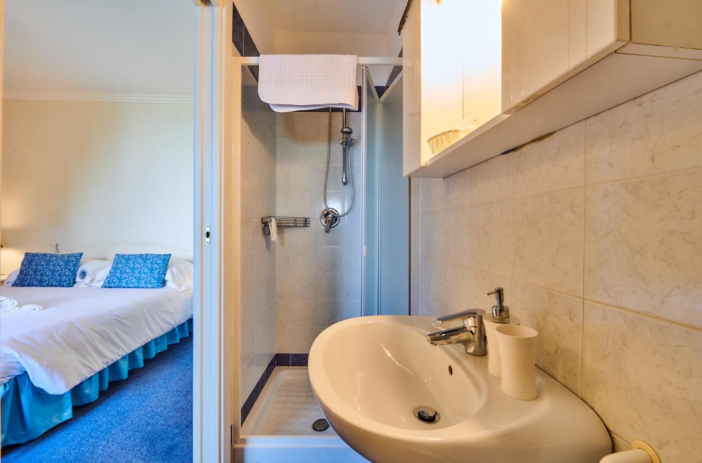 Standard Double Room - Photo 2