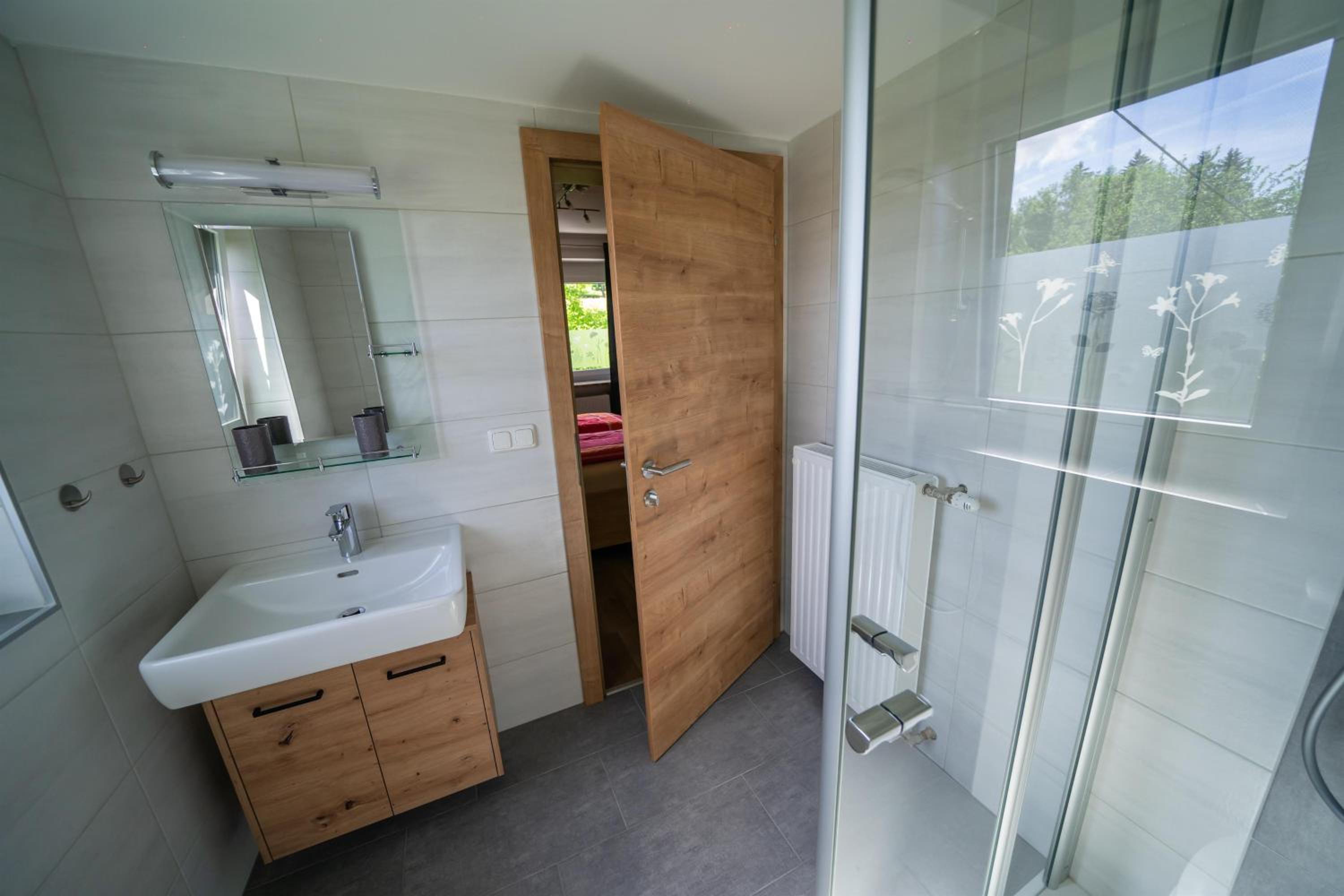 Apartment with Shower photo 2