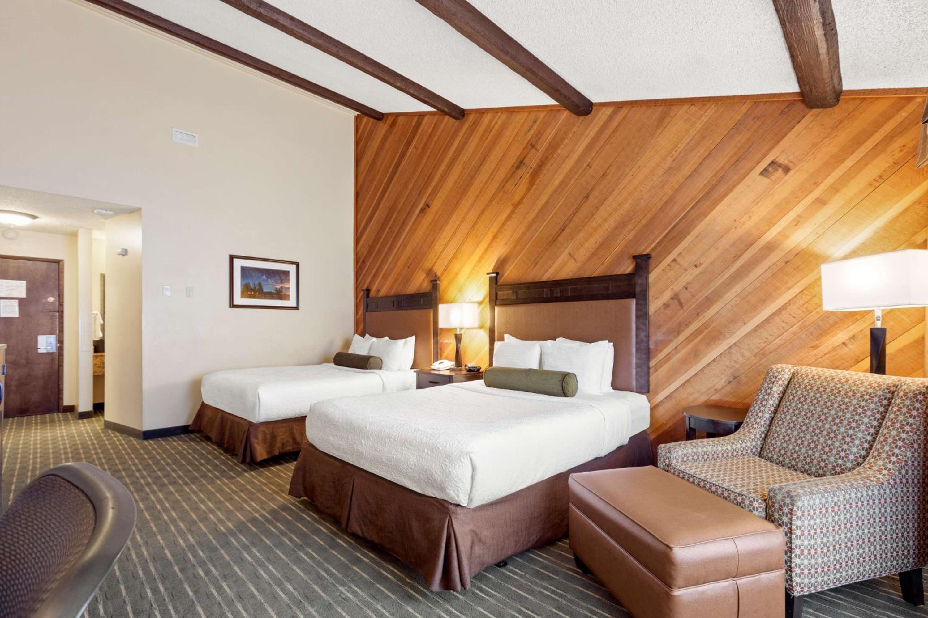 Queen Room with Two Queen Beds with Mountain View - Photo 1