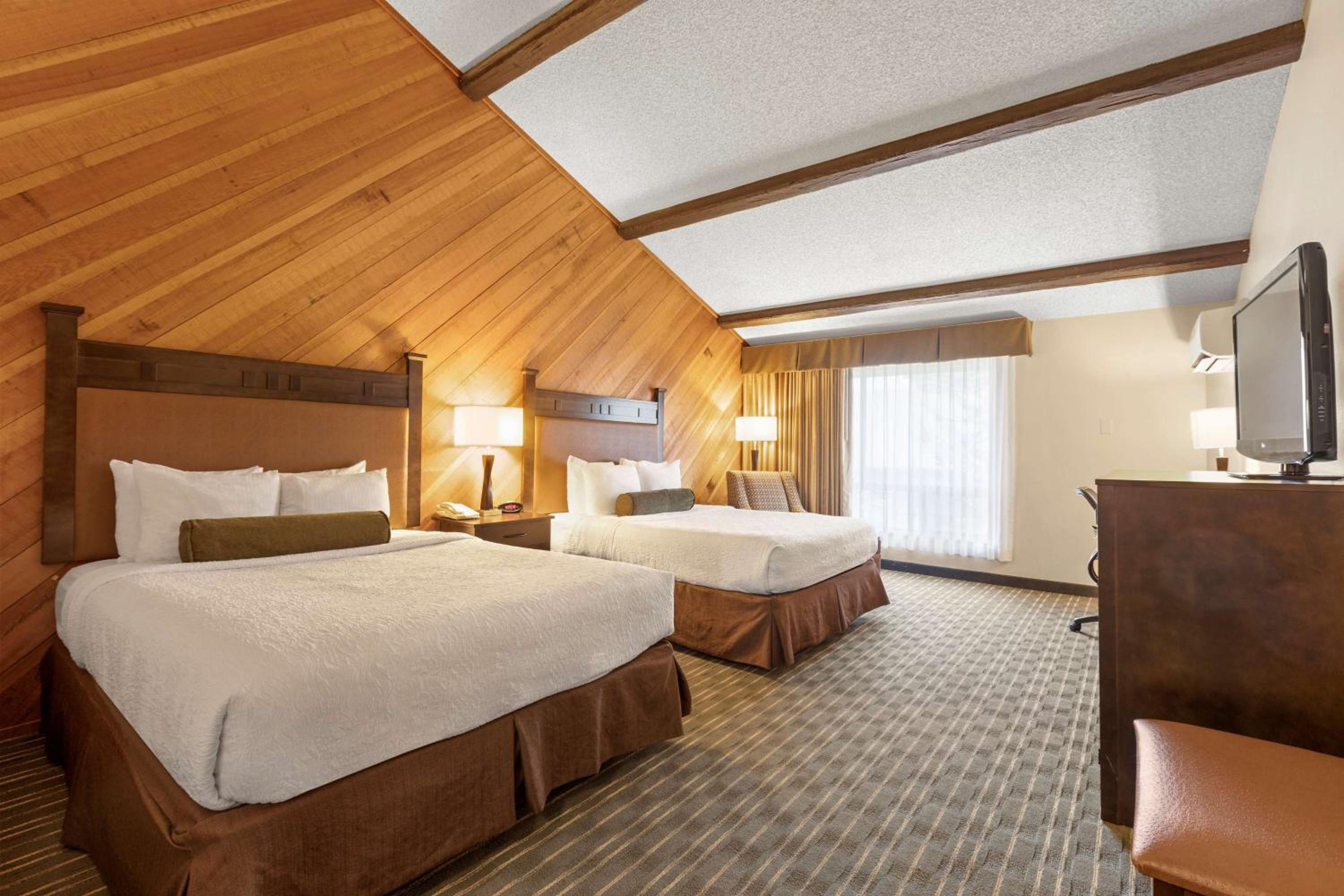 Queen Room with Two Queen Beds and Balcony - Mountain View/Non-Smoking - Photo 1