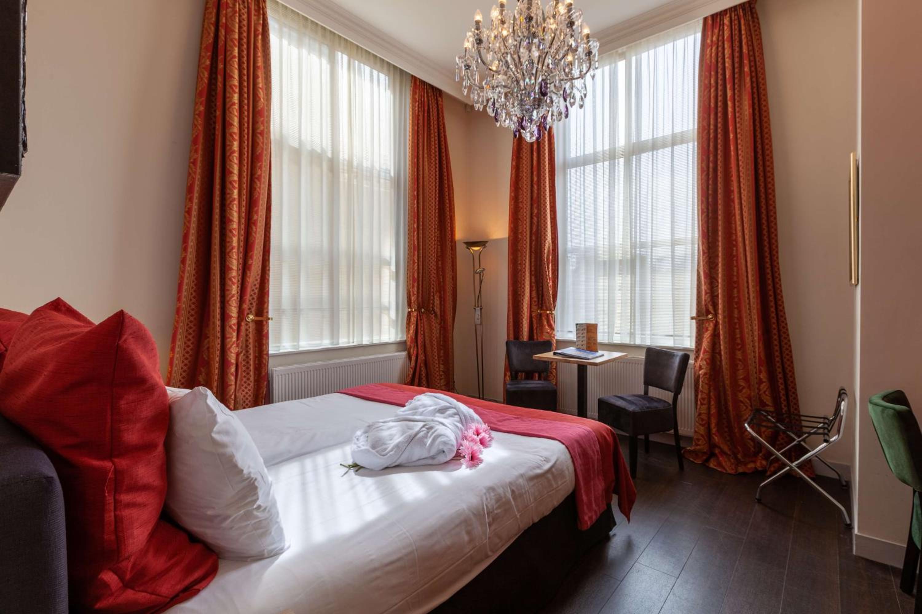 Deluxe Double Or Twin Room - Photo 6