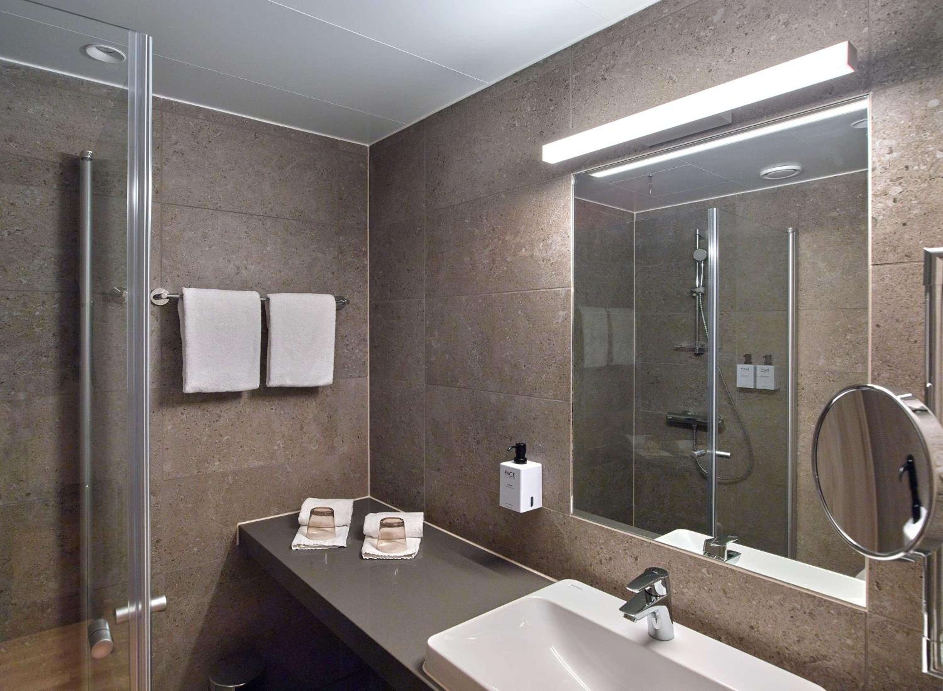 Standard Queen Room - Photo 4
