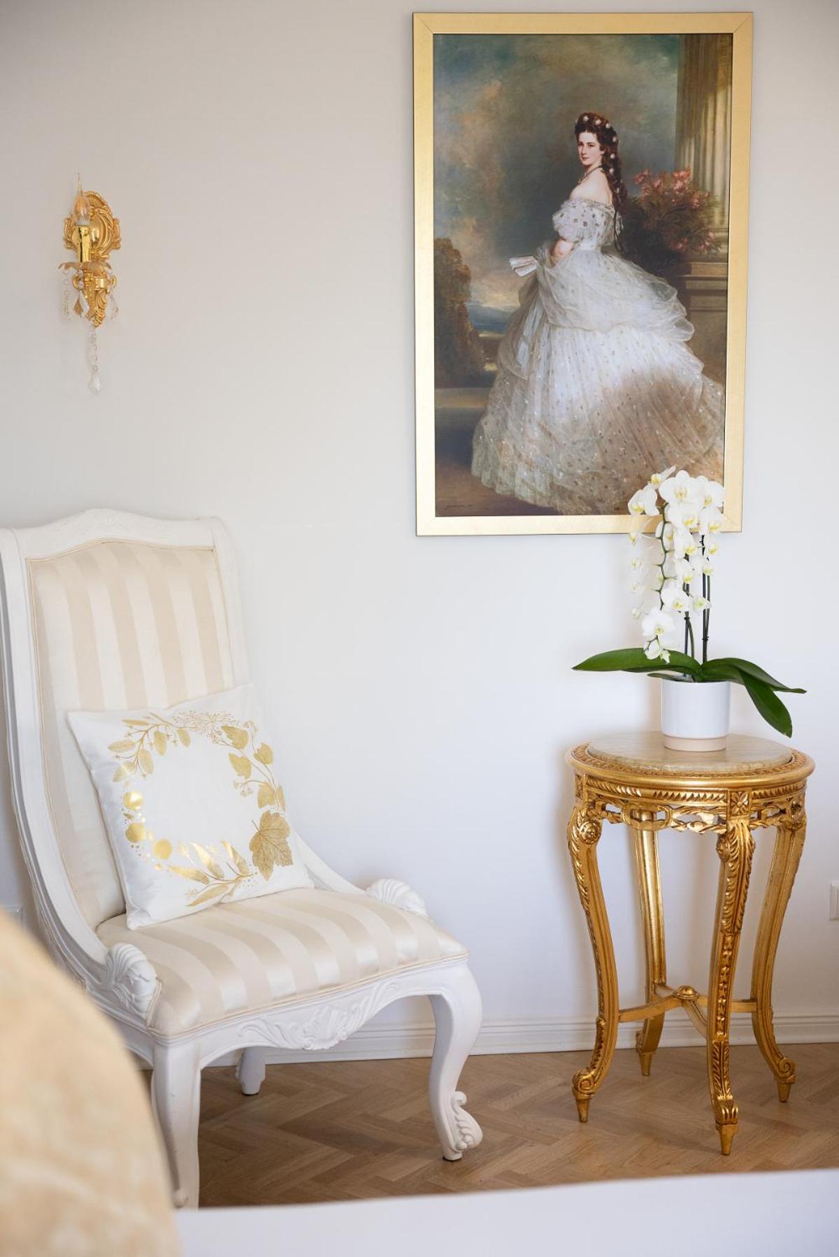 Suite - Castle photo 2