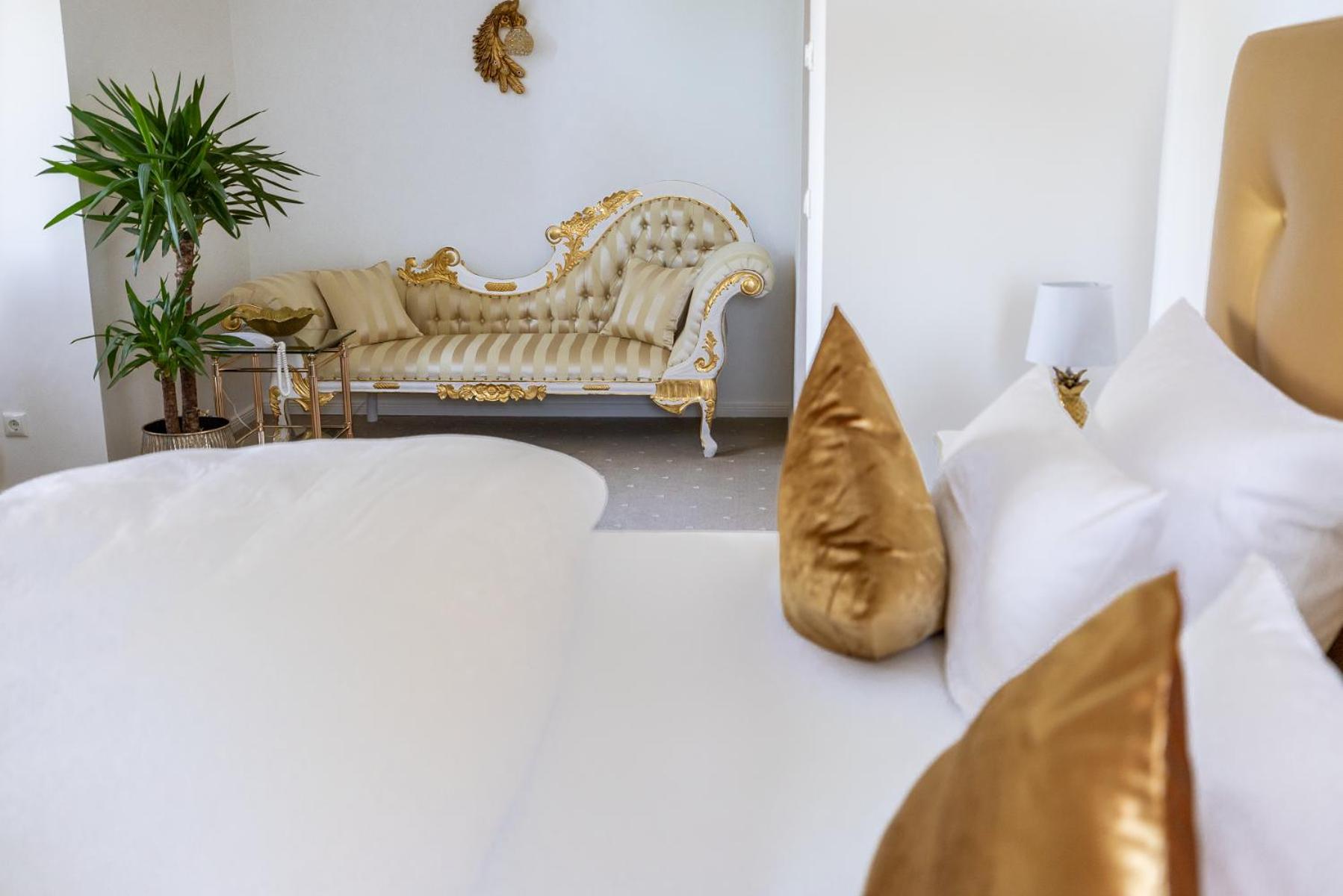 Suite - Castle photo 2