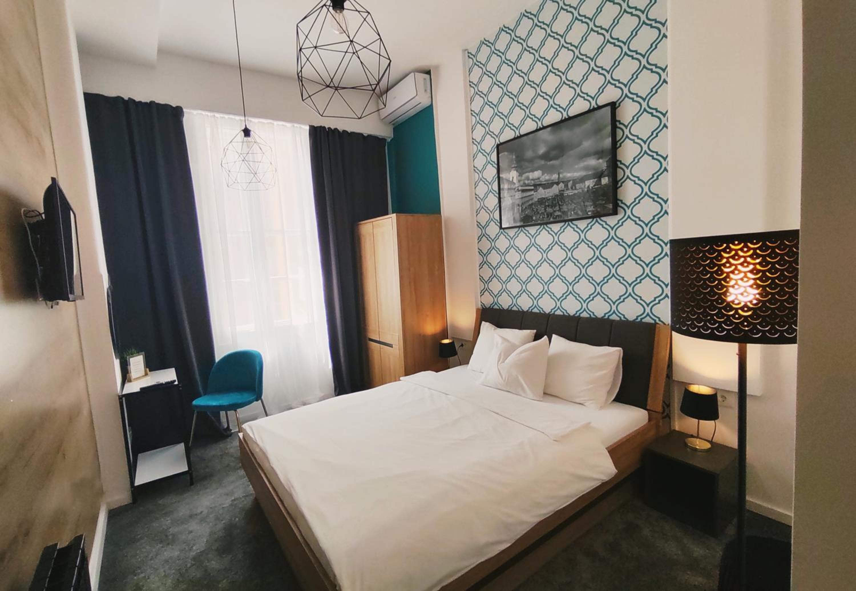 Double Room with Private Bathroom - Photo 19