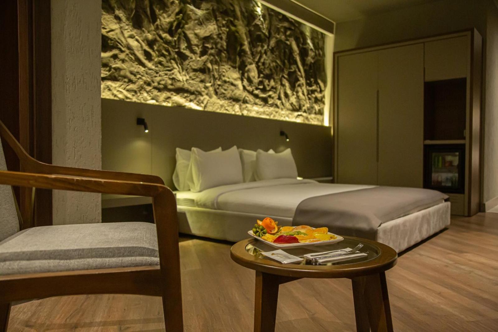 Large Double Room - Photo 9