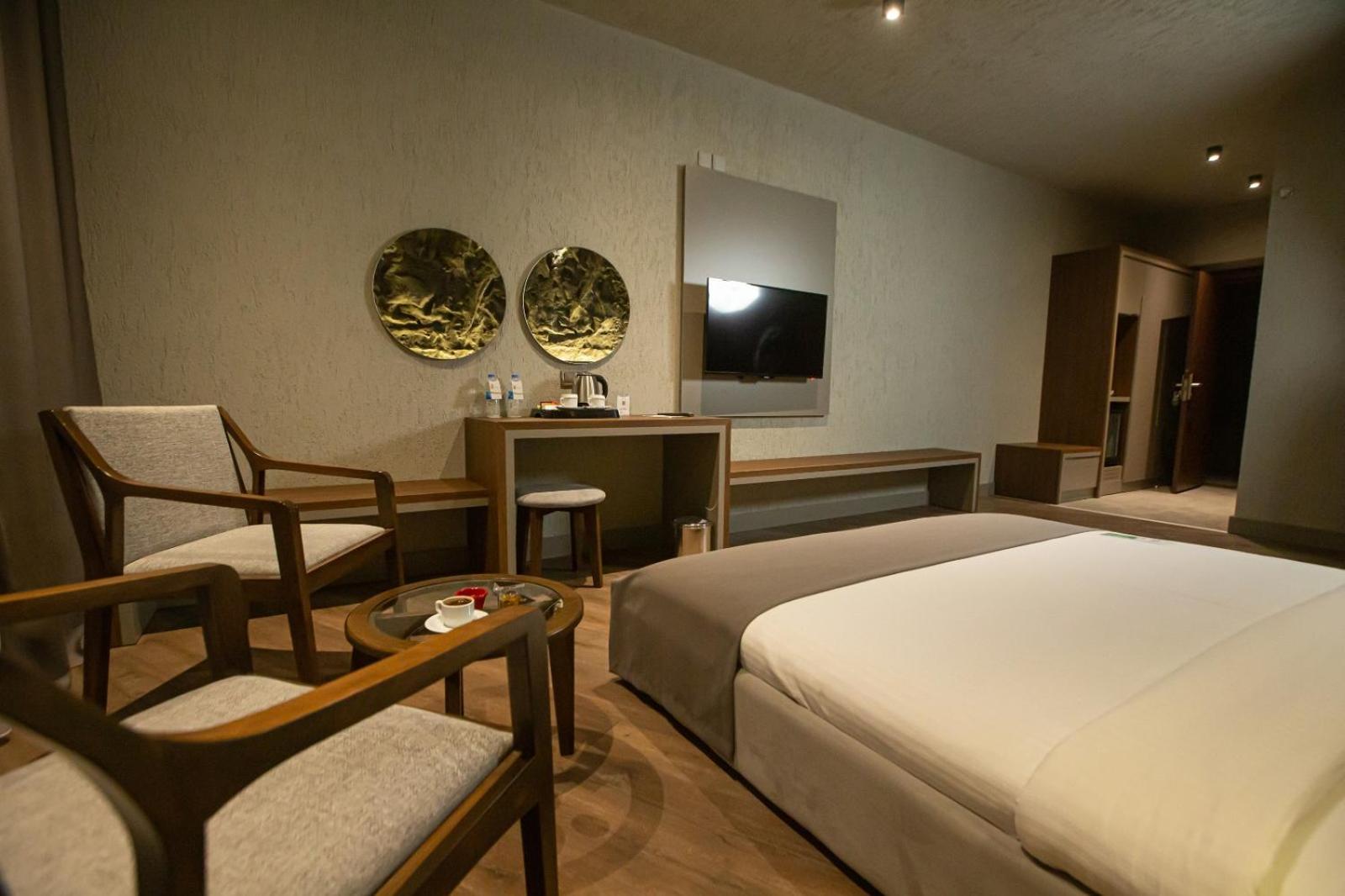 Large Double Room - Photo 10