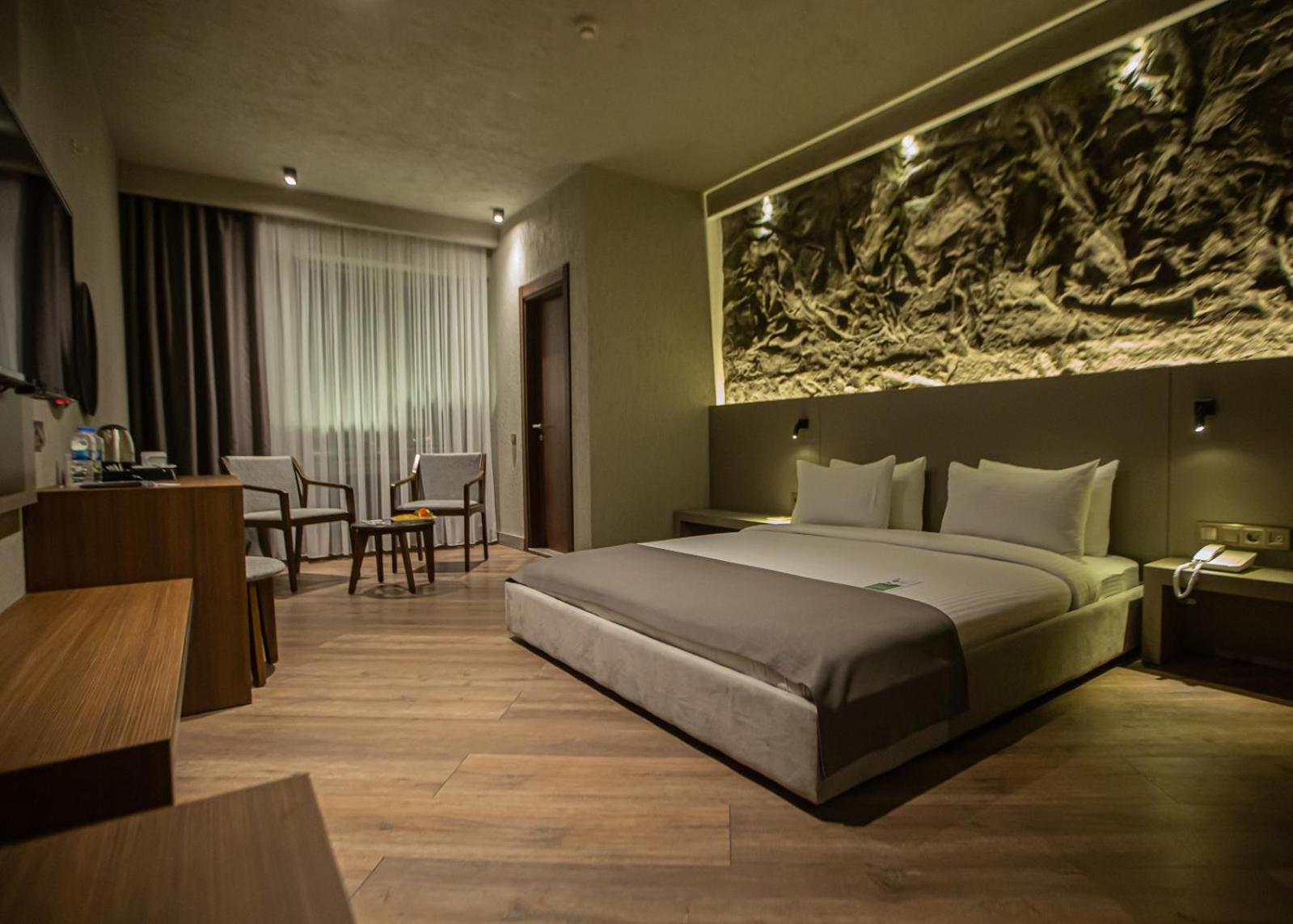 Large Double Room - Photo 5