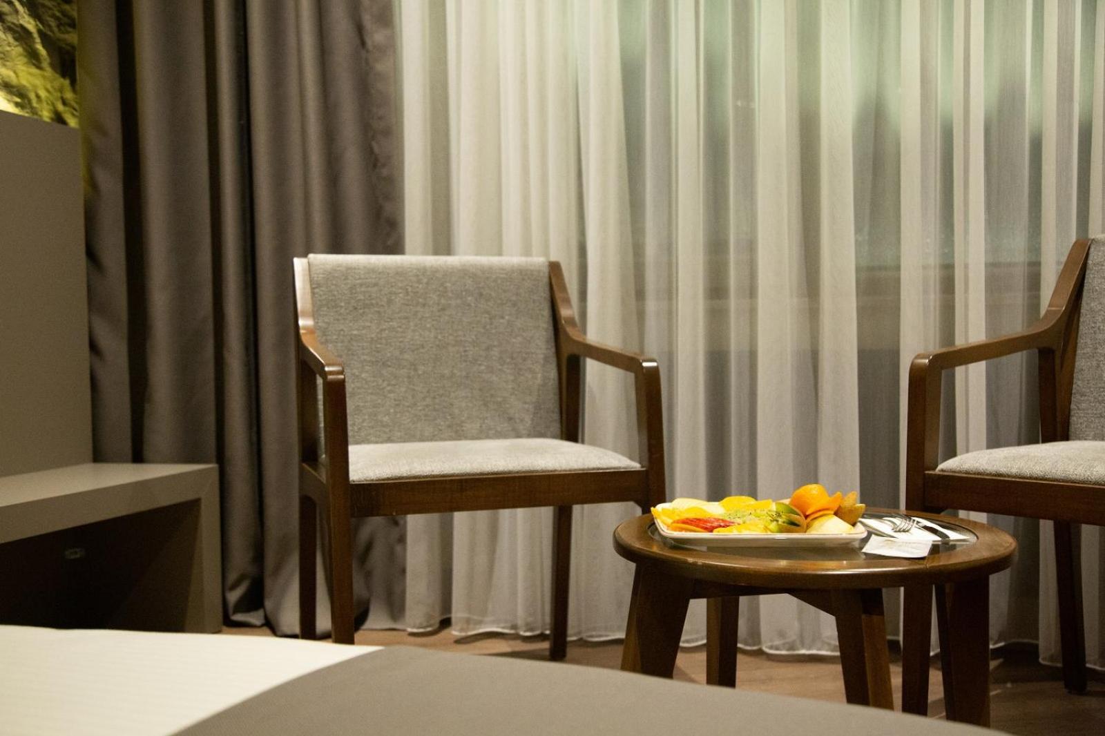 Large Double Room - Photo 2