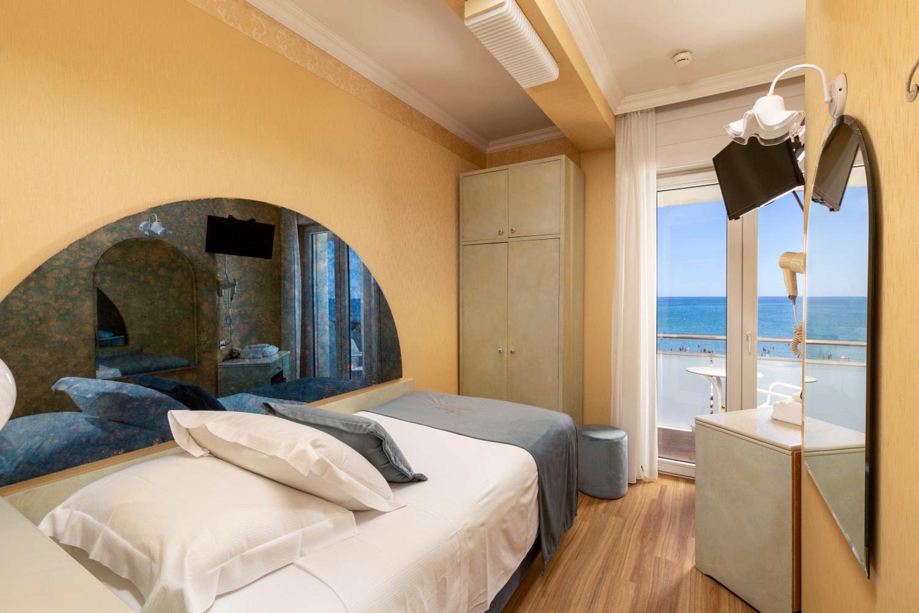 Single Room with Balcony photo 1