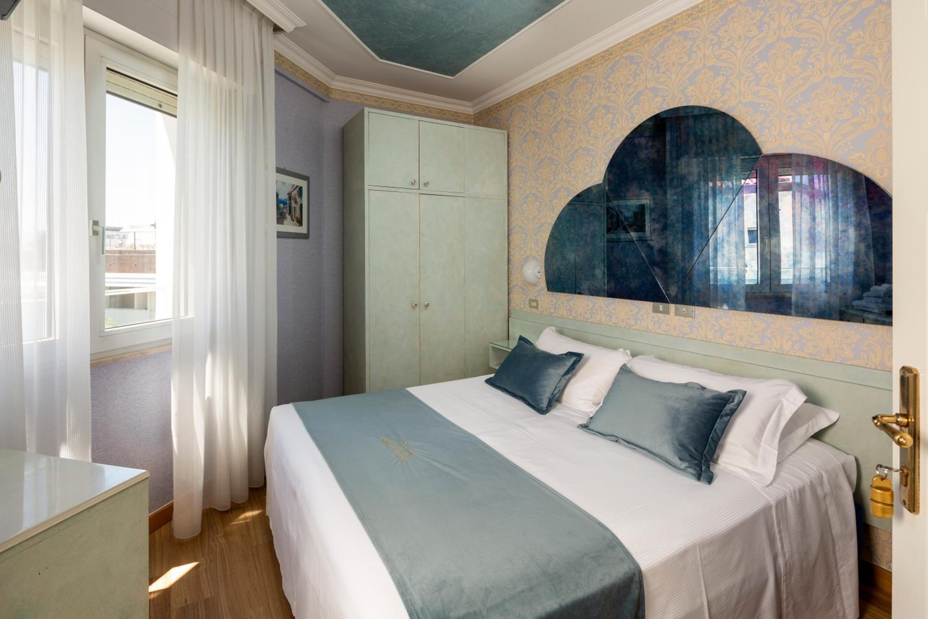 Small Double Room photo 1