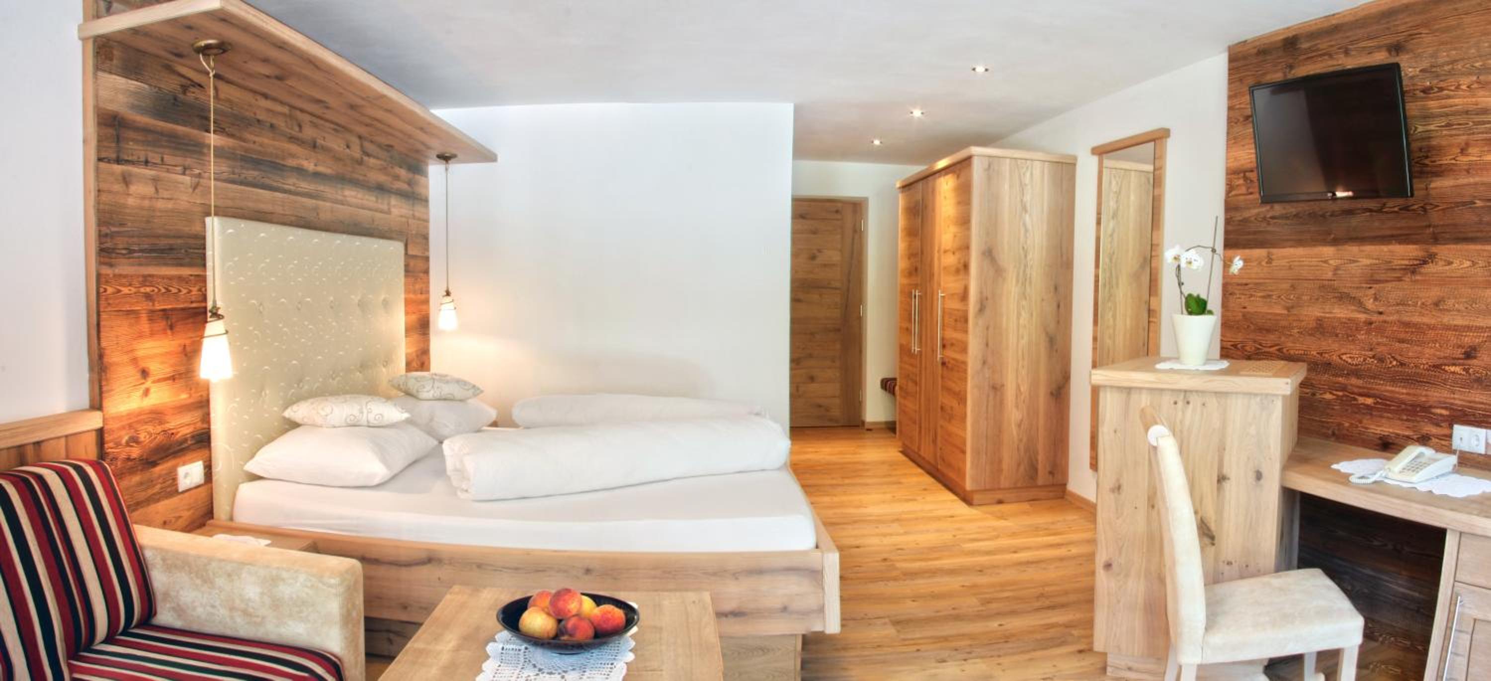 Junior Suite with Balcony photo 1