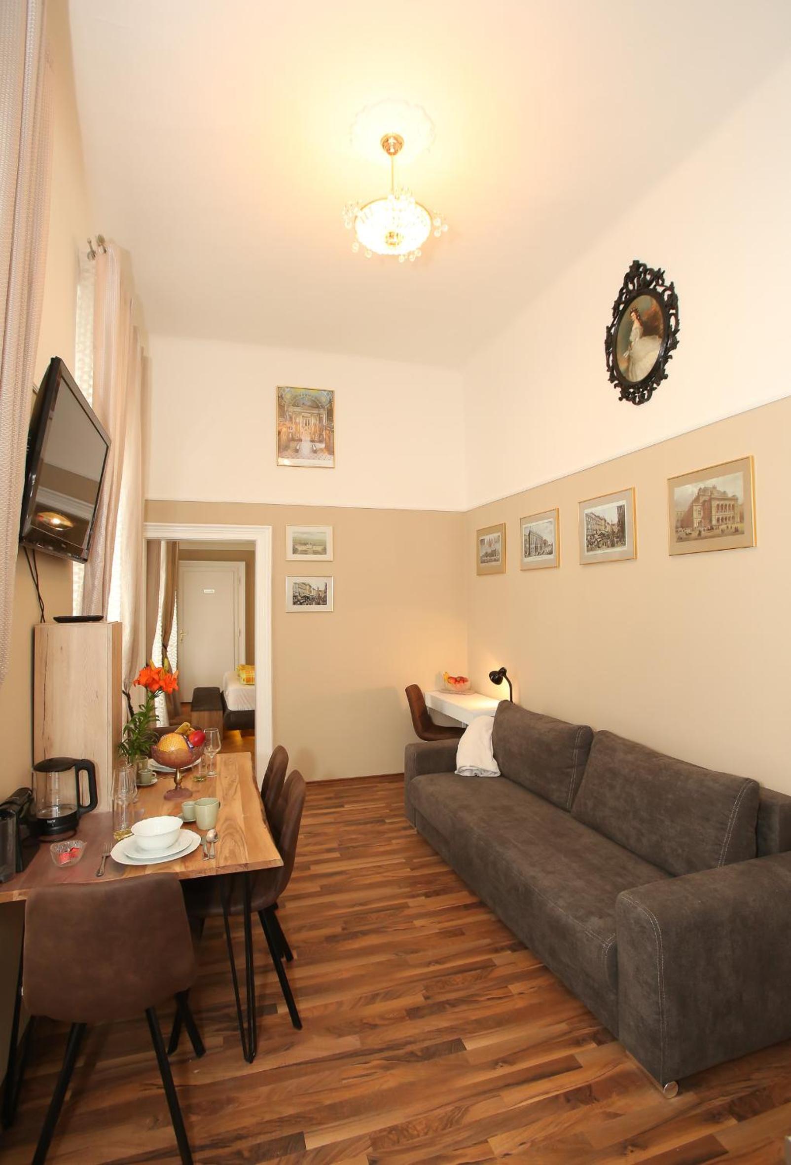 Deluxe Apartment