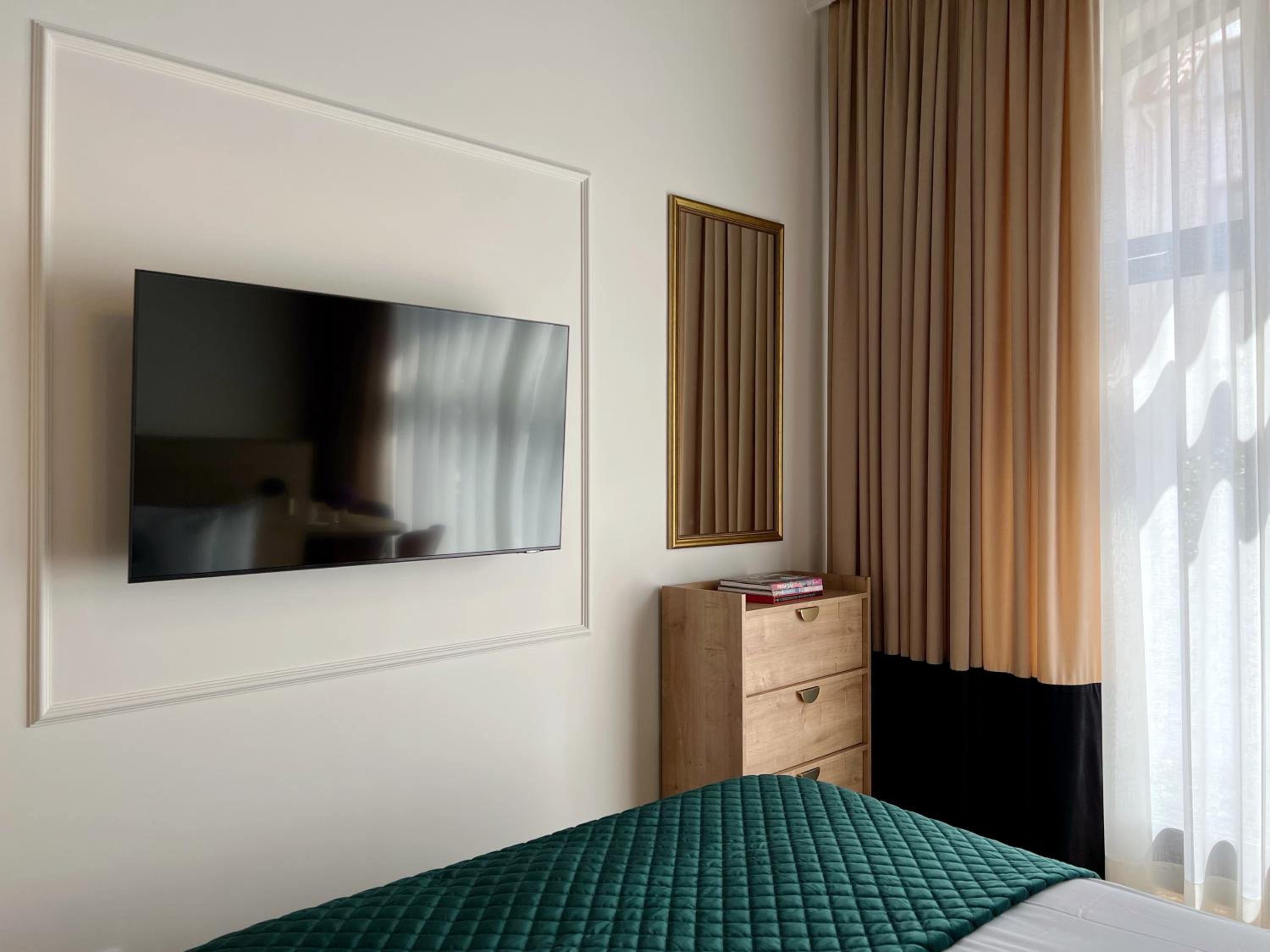 Studio Apartment - Photo 1