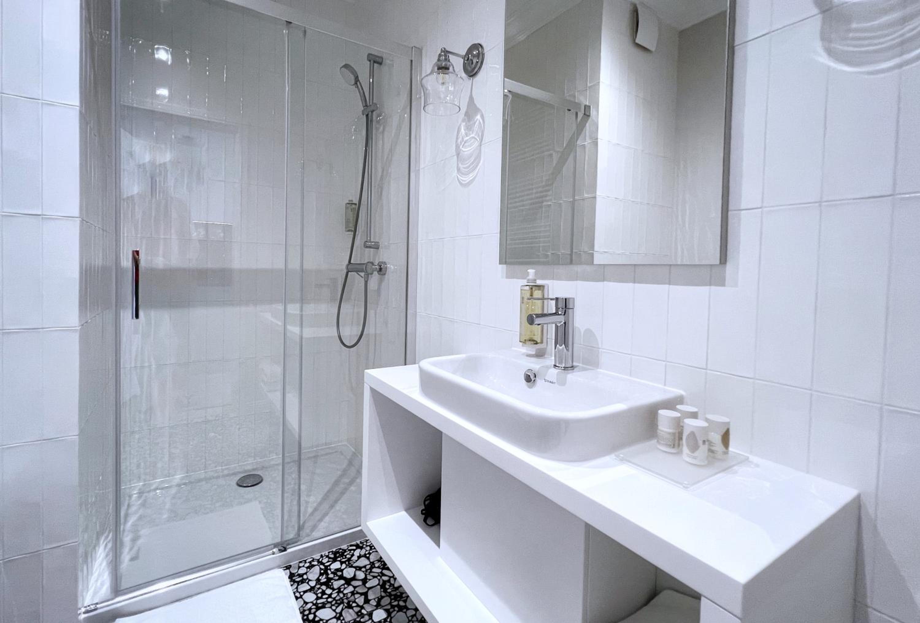 Studio Apartment - Photo 18