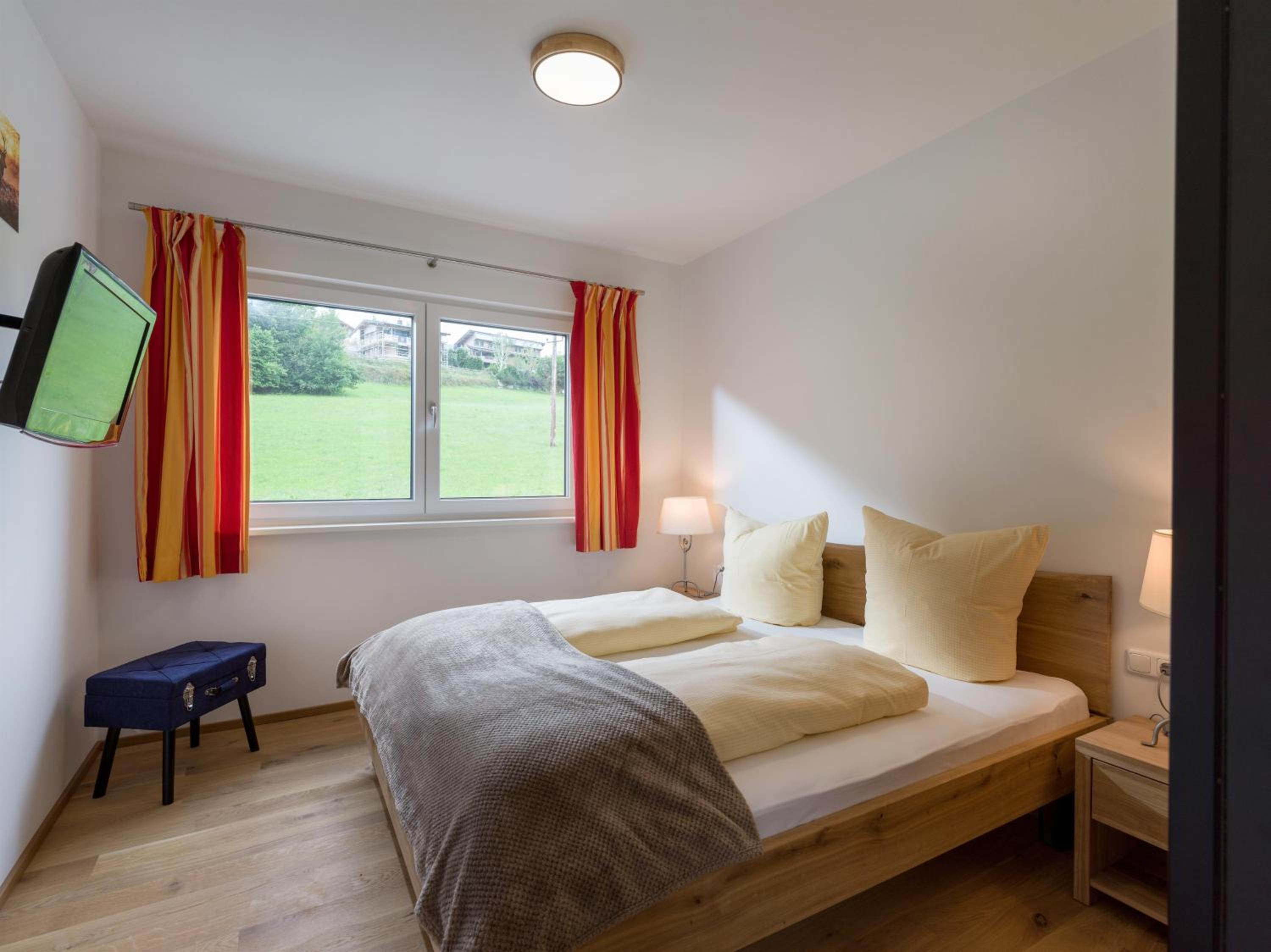 Three-Bedroom Apartment with Shower photo 2